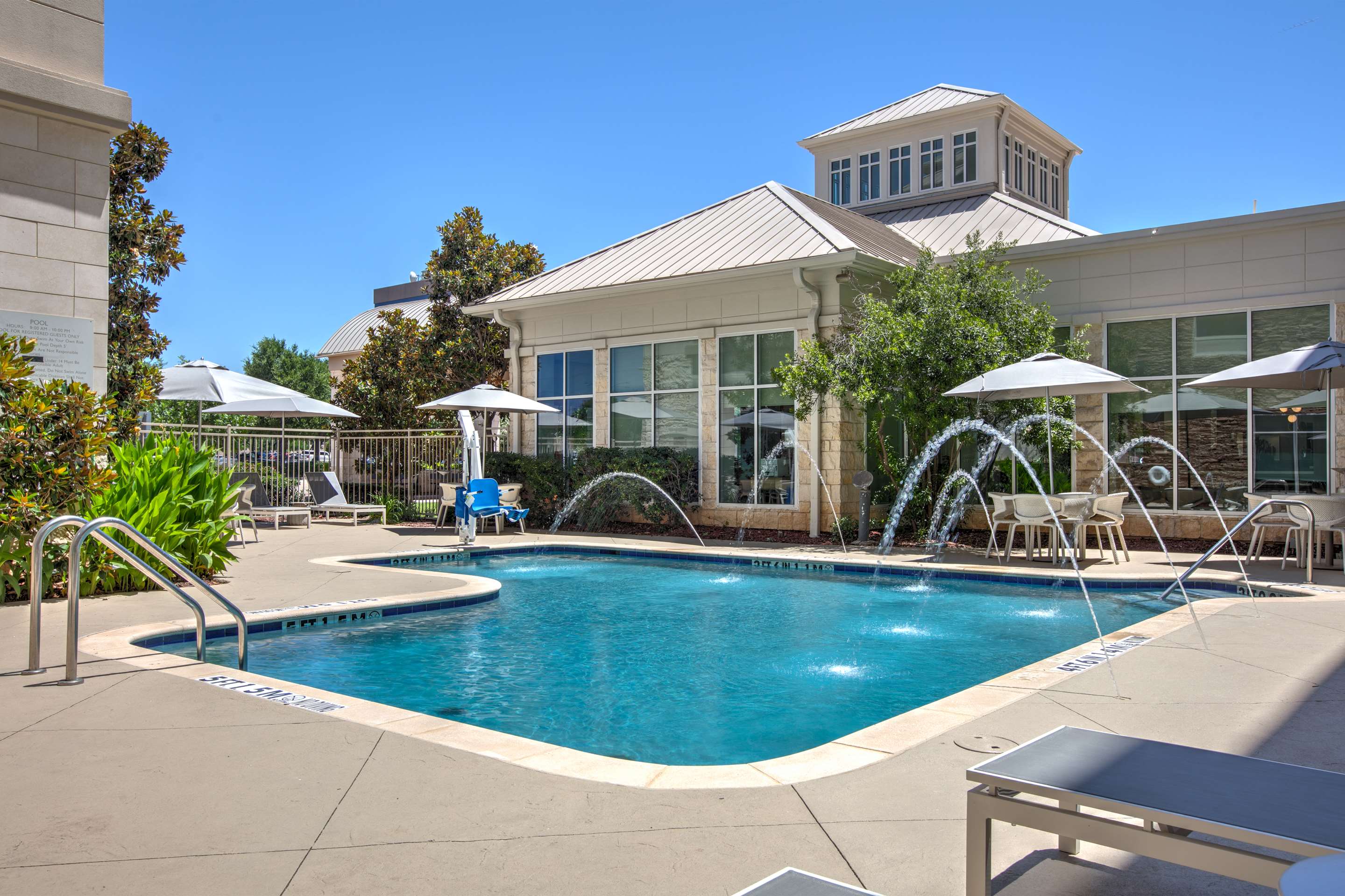 Pool | Hilton Garden Inn Dallas/Arlington