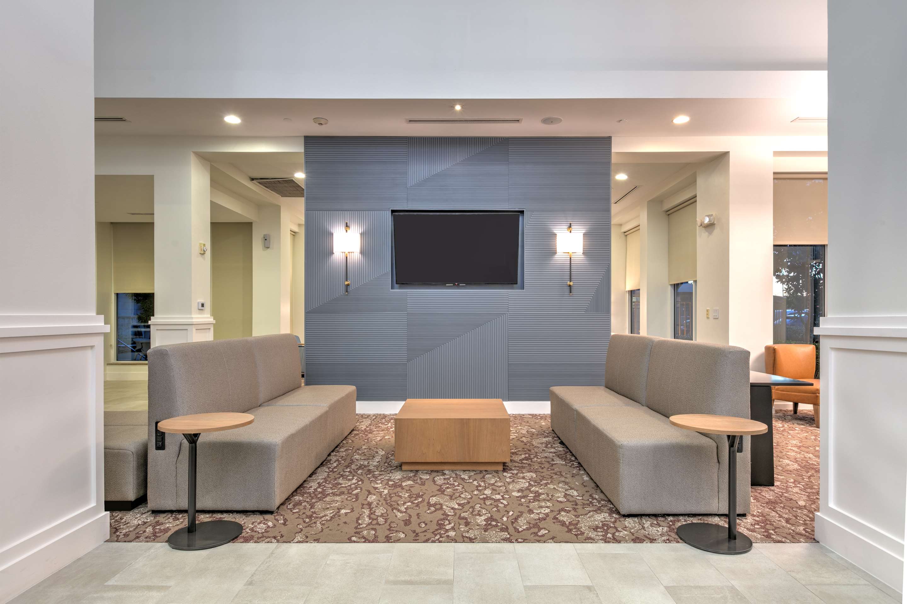 Lobby | Hilton Garden Inn Dallas/Arlington