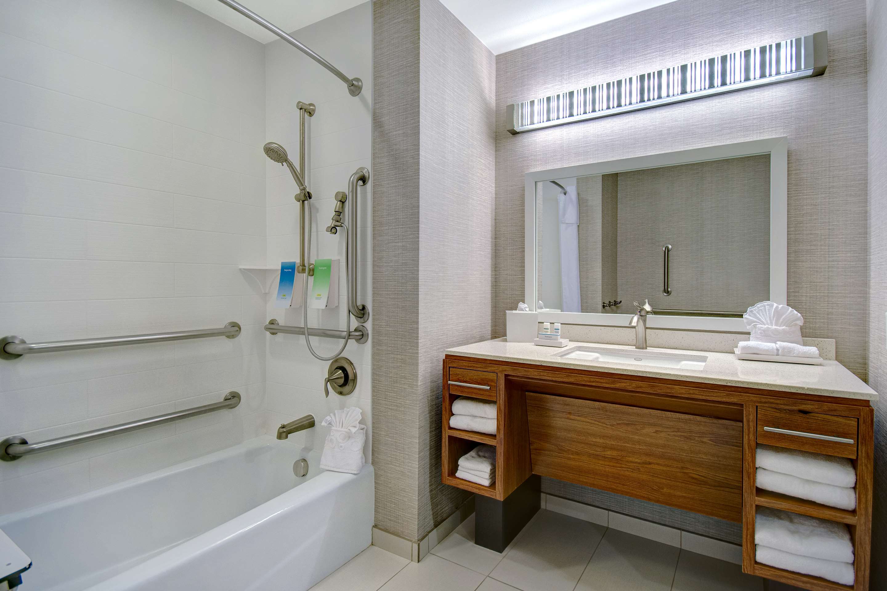 Guest room bath