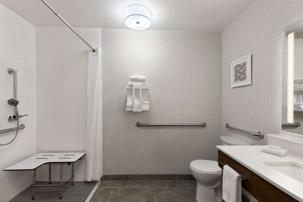 Hampton Inn & Suites Dothan - Tap to explore photos