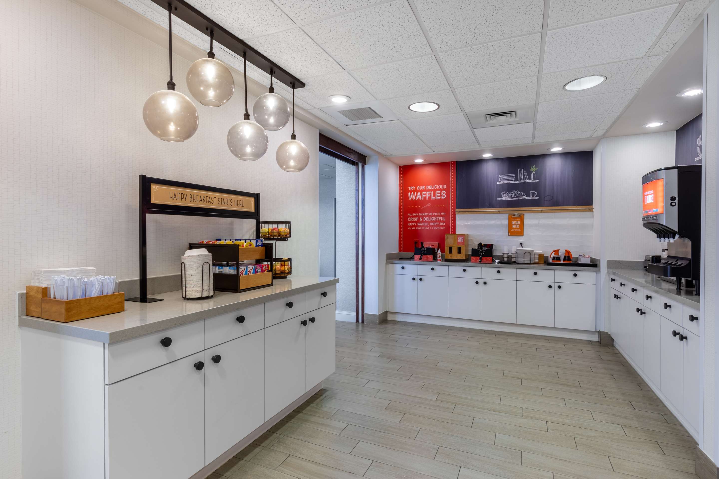 Breakfast Area | Hampton Inn & Suites Dothan