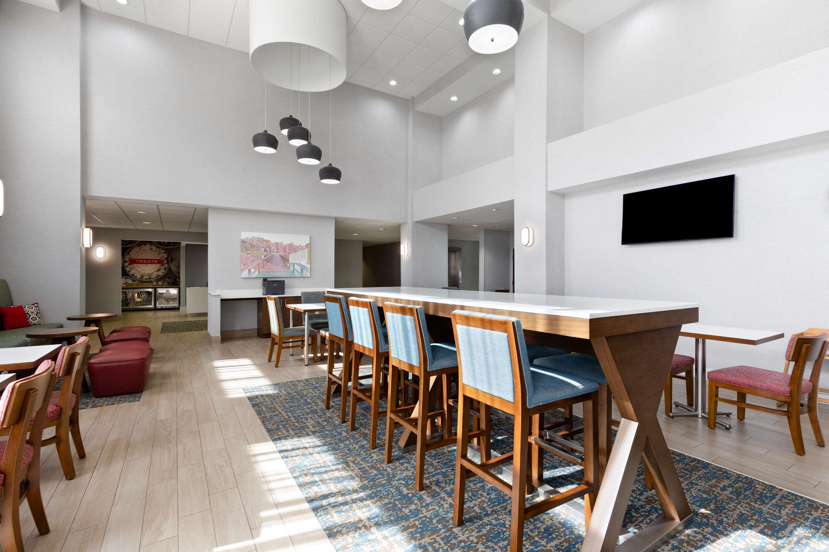 Breakfast Area | Hampton Inn & Suites Dothan