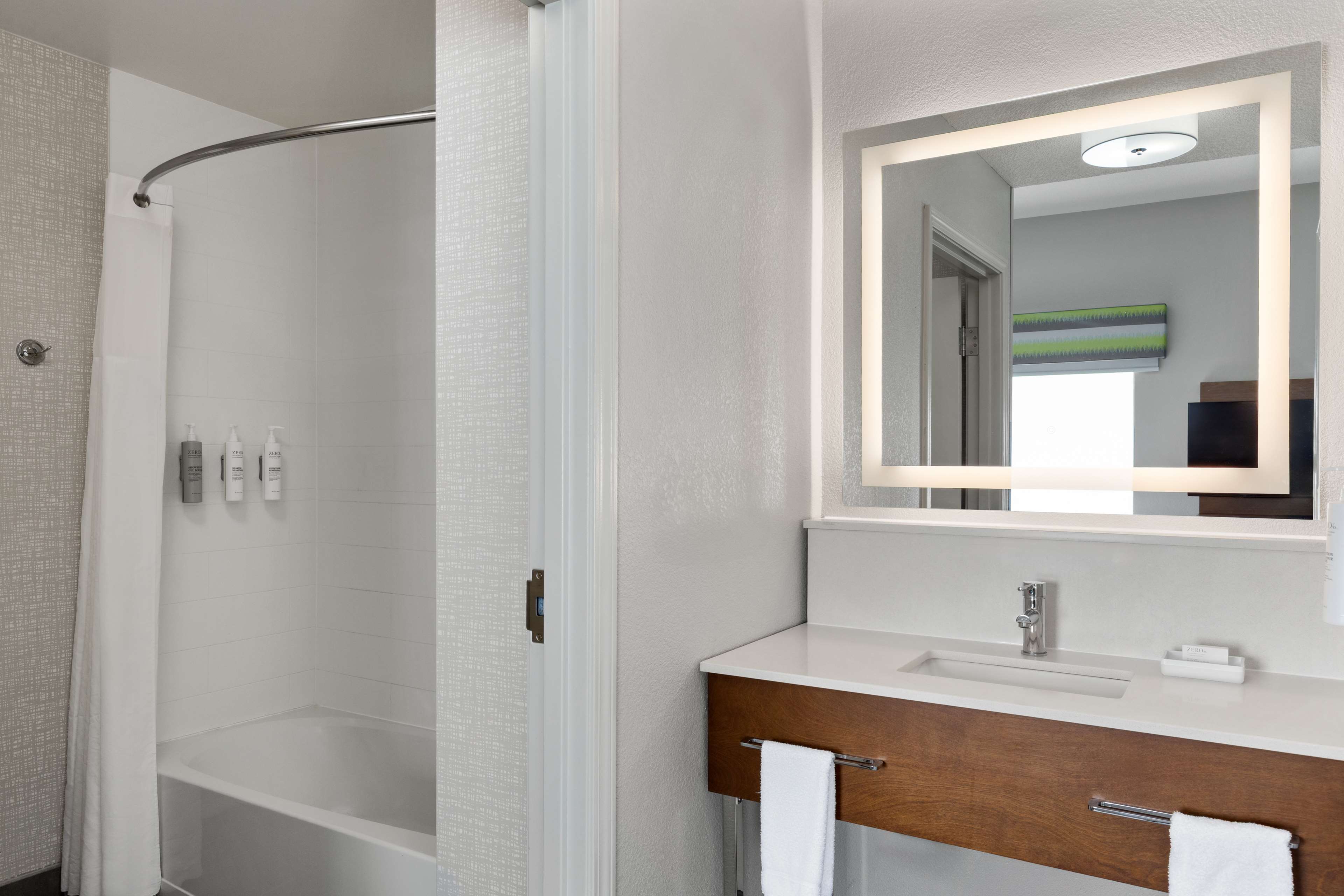 Hampton Inn & Suites Dothan Room Type - 2QNS STUDIO KITCHEN NOSMOK