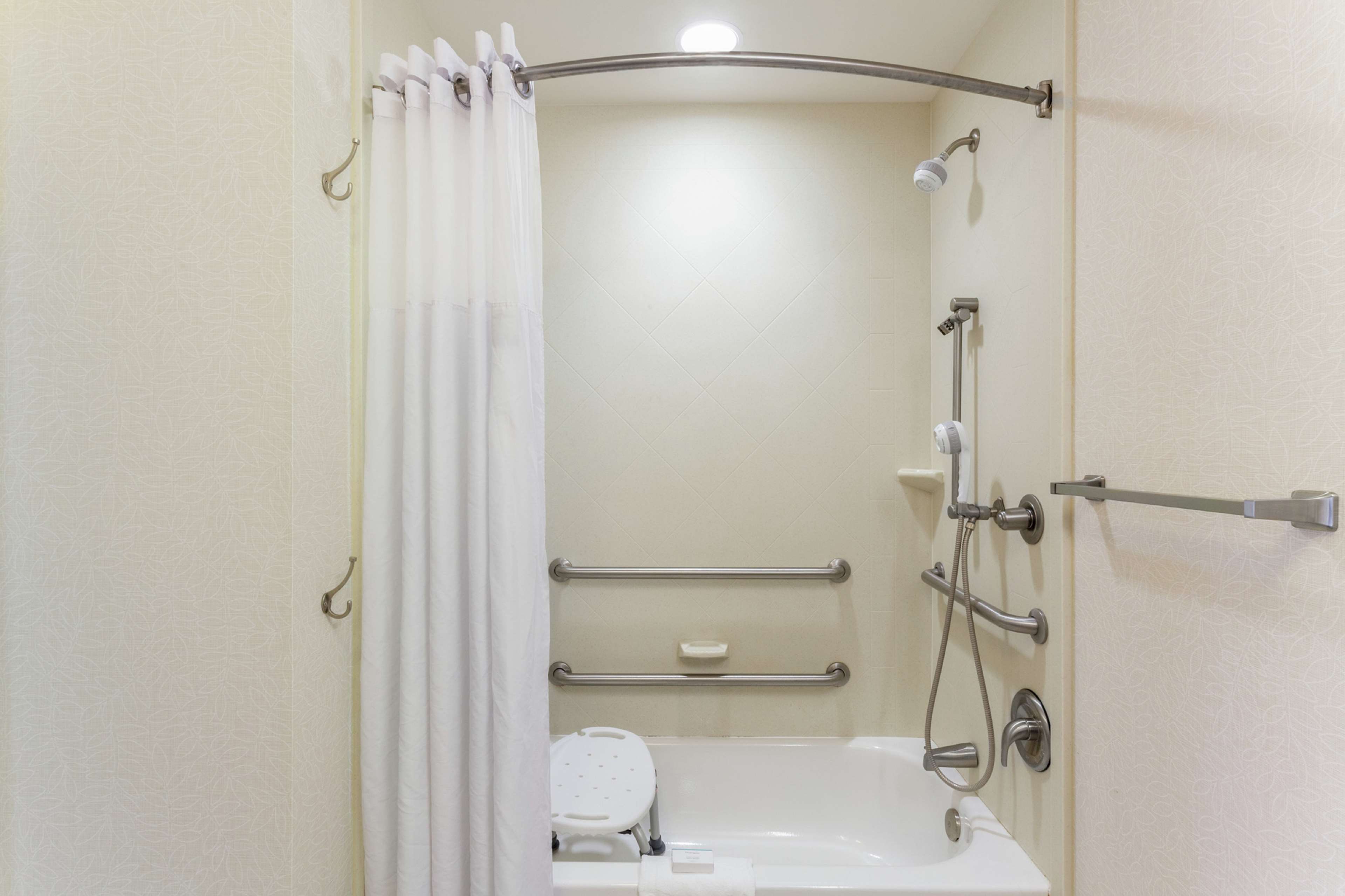Hampton Inn Ozark Room Type - 2 QN MOB HEARING ACC TUB N