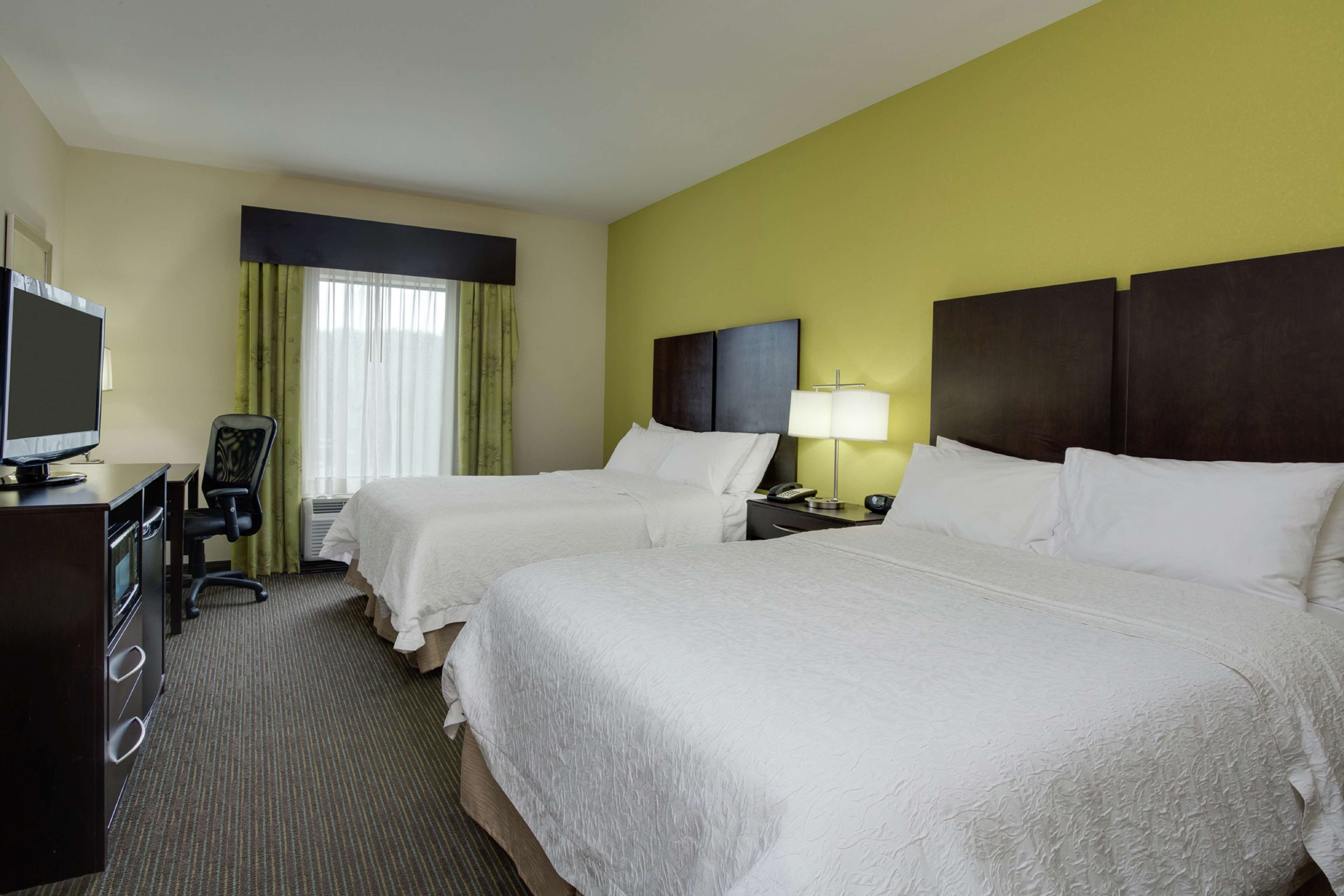 Hampton Inn Ozark Room Type - 2 QNS MICROWV FRIDGE NS