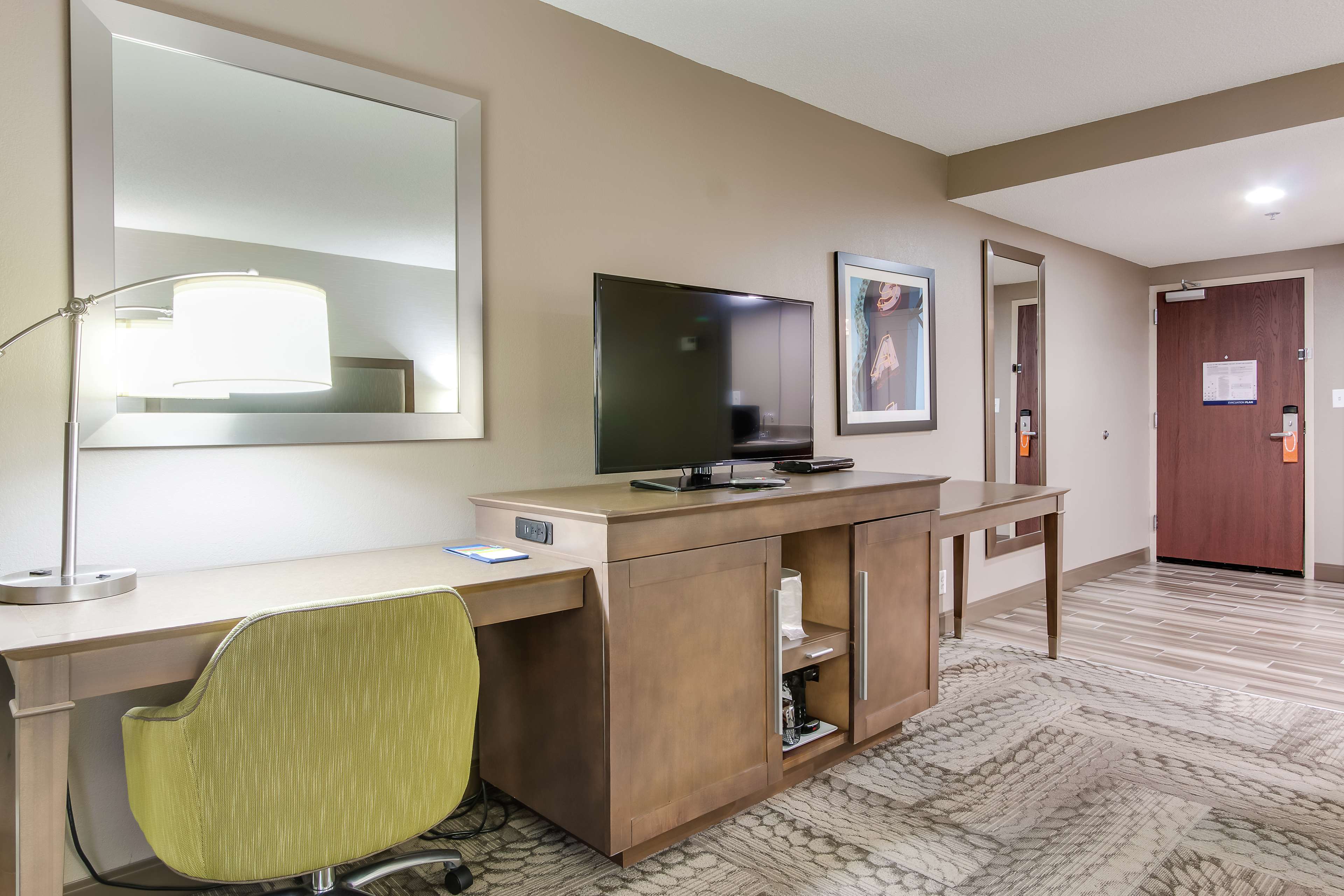 Hampton Inn by Hilton Dickson Room Type - KNG FRIG NSMKG