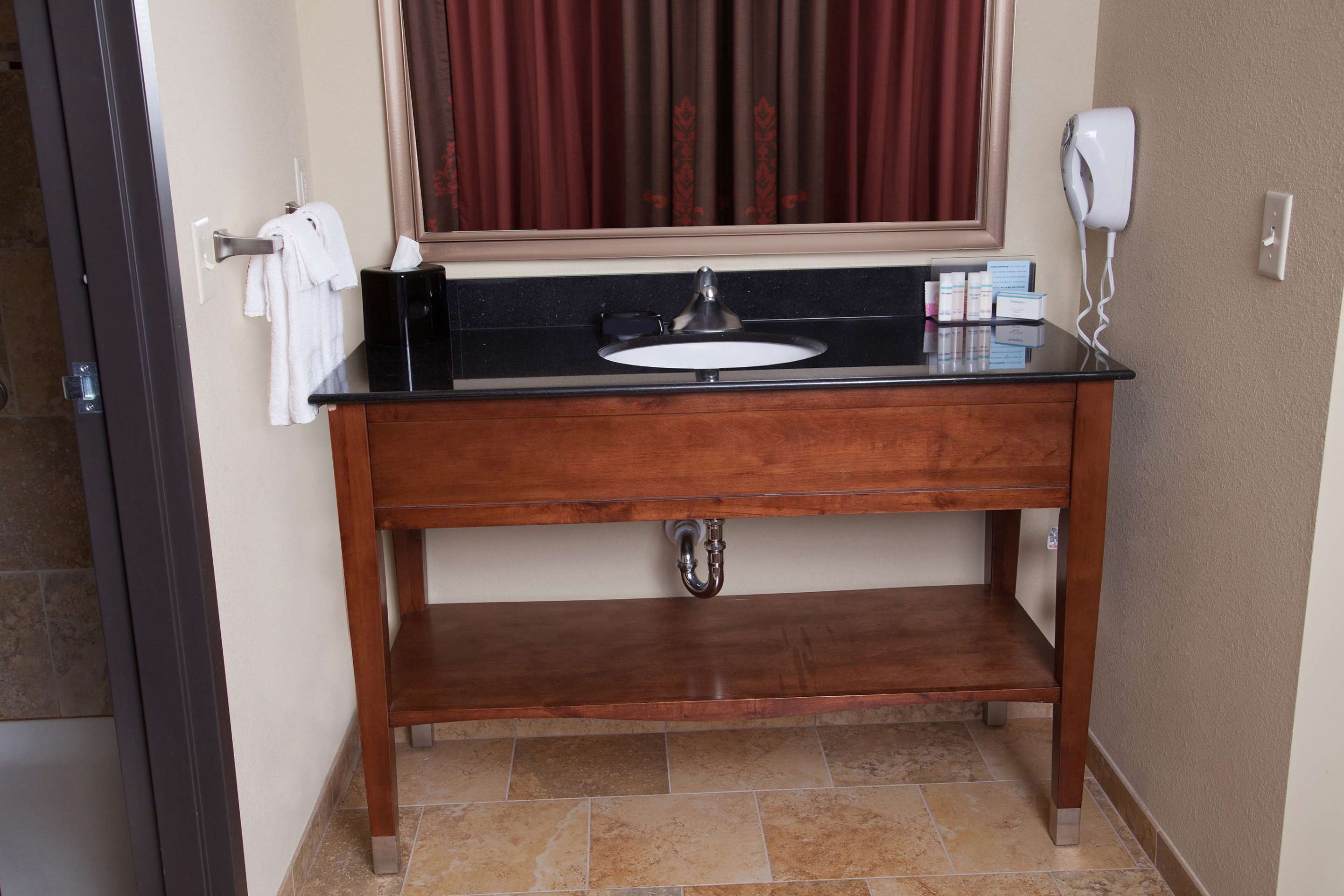 Guest room bath
