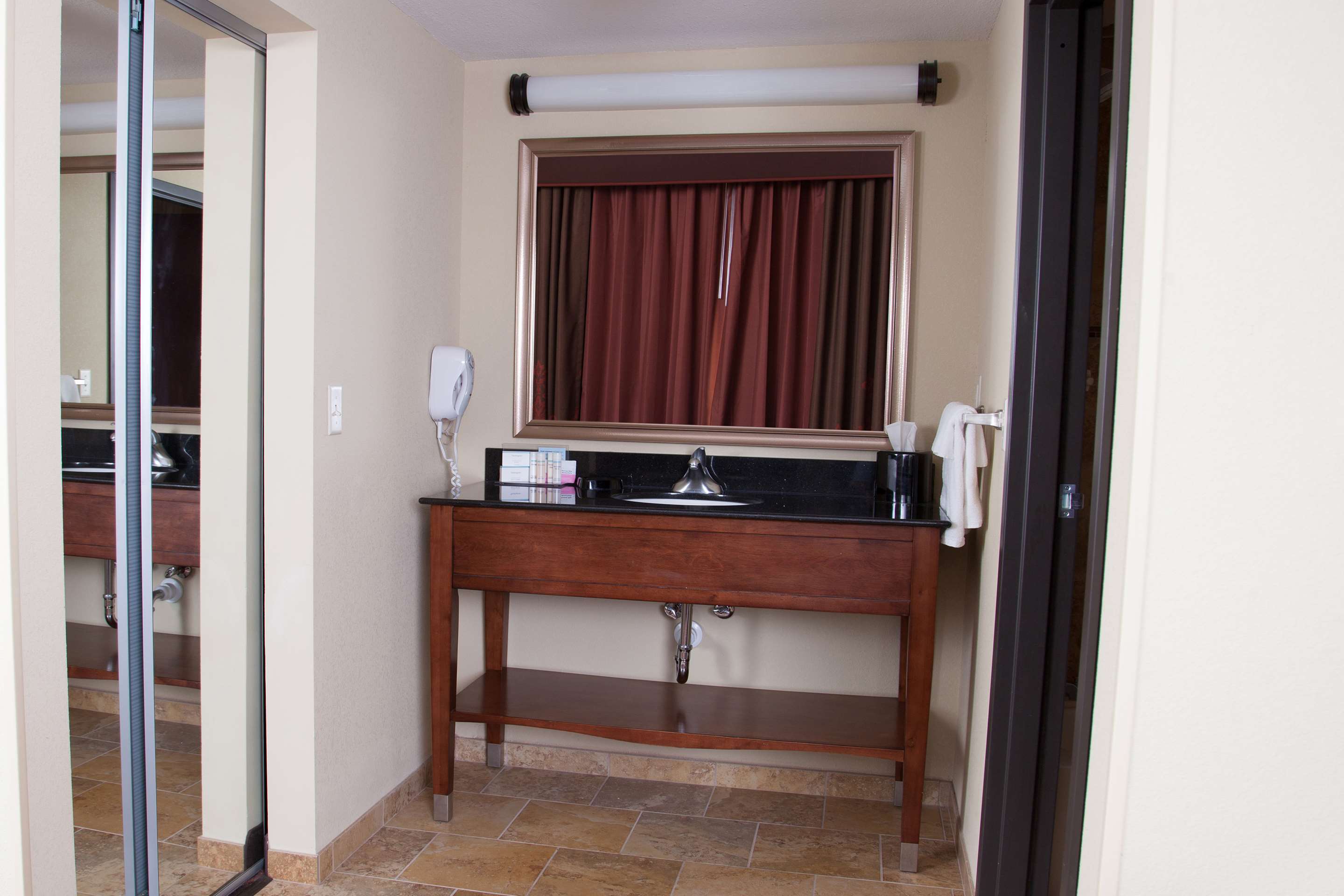 Guest room bath