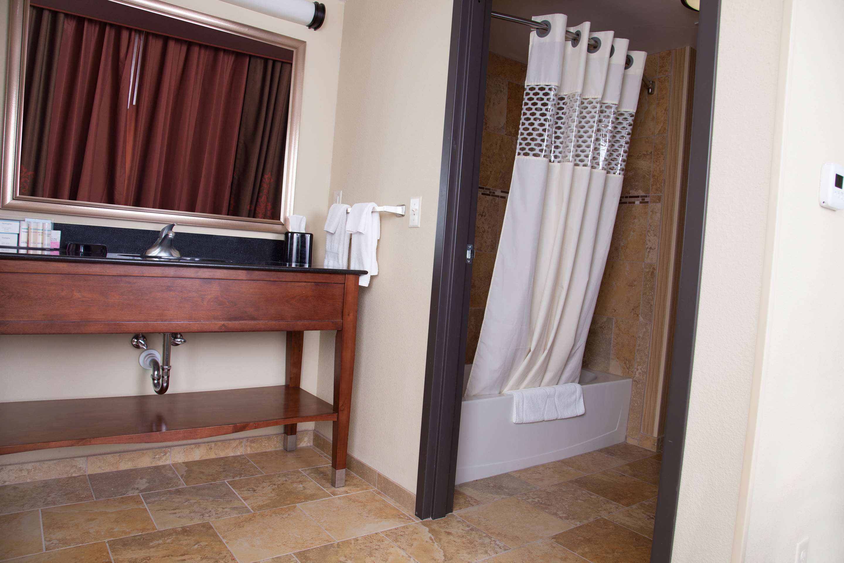 Guest room bath