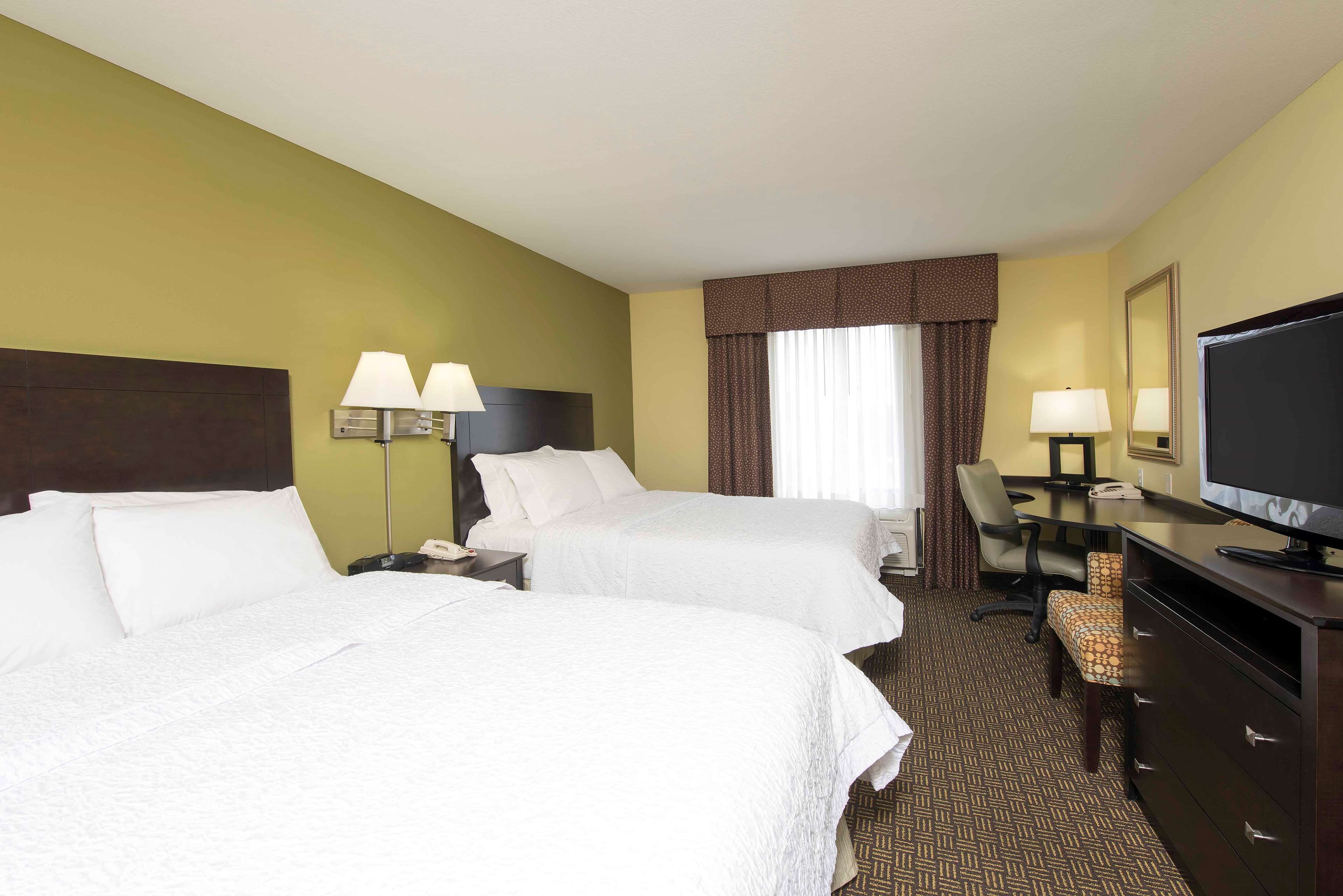 Hampton Inn & Suites by Hilton Danville Room Type - 2 QNS ACCESSIBLE W TUB NS