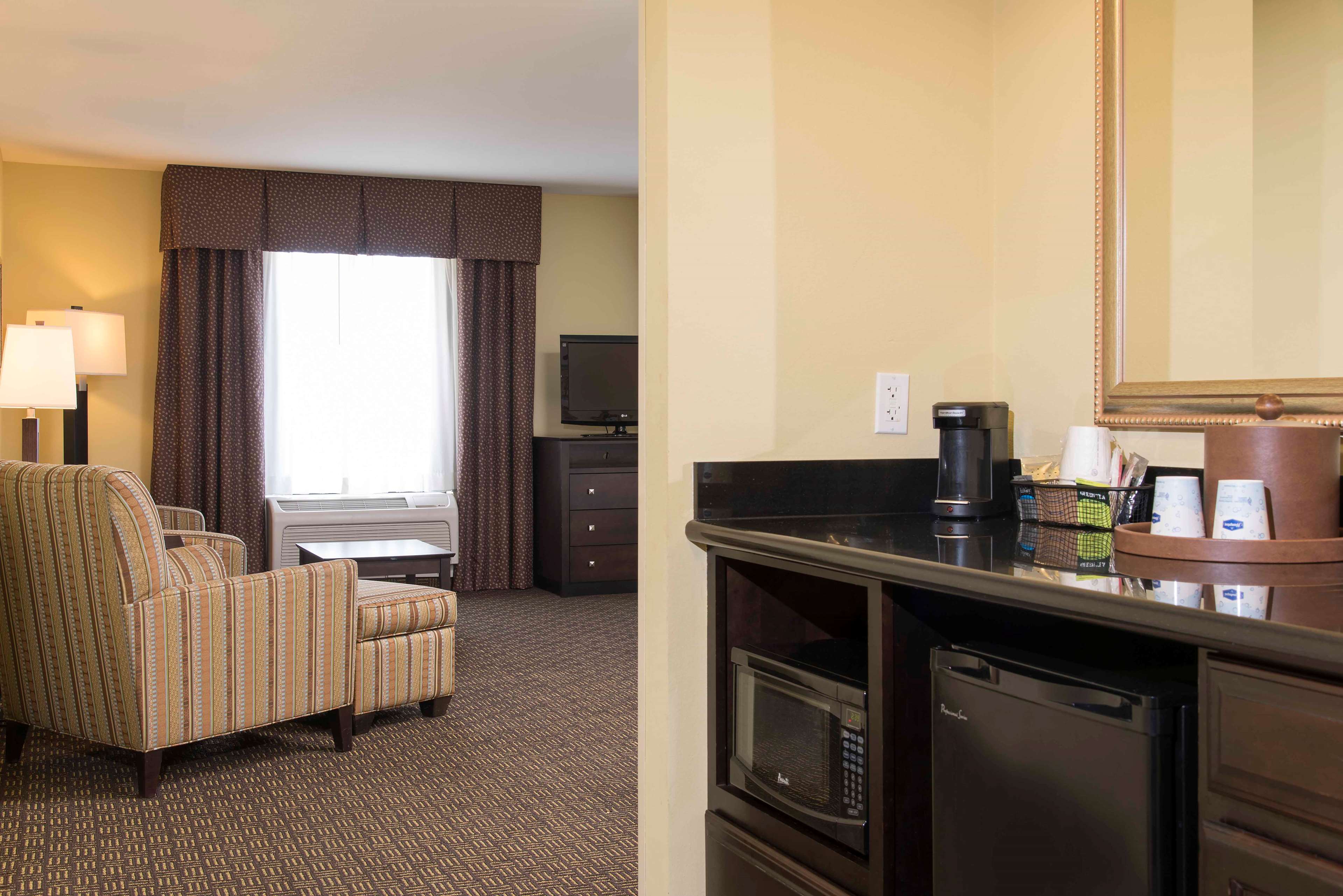 Hampton Inn & Suites by Hilton Danville Room Type - 1 KING STUDIO STE NONSMOK