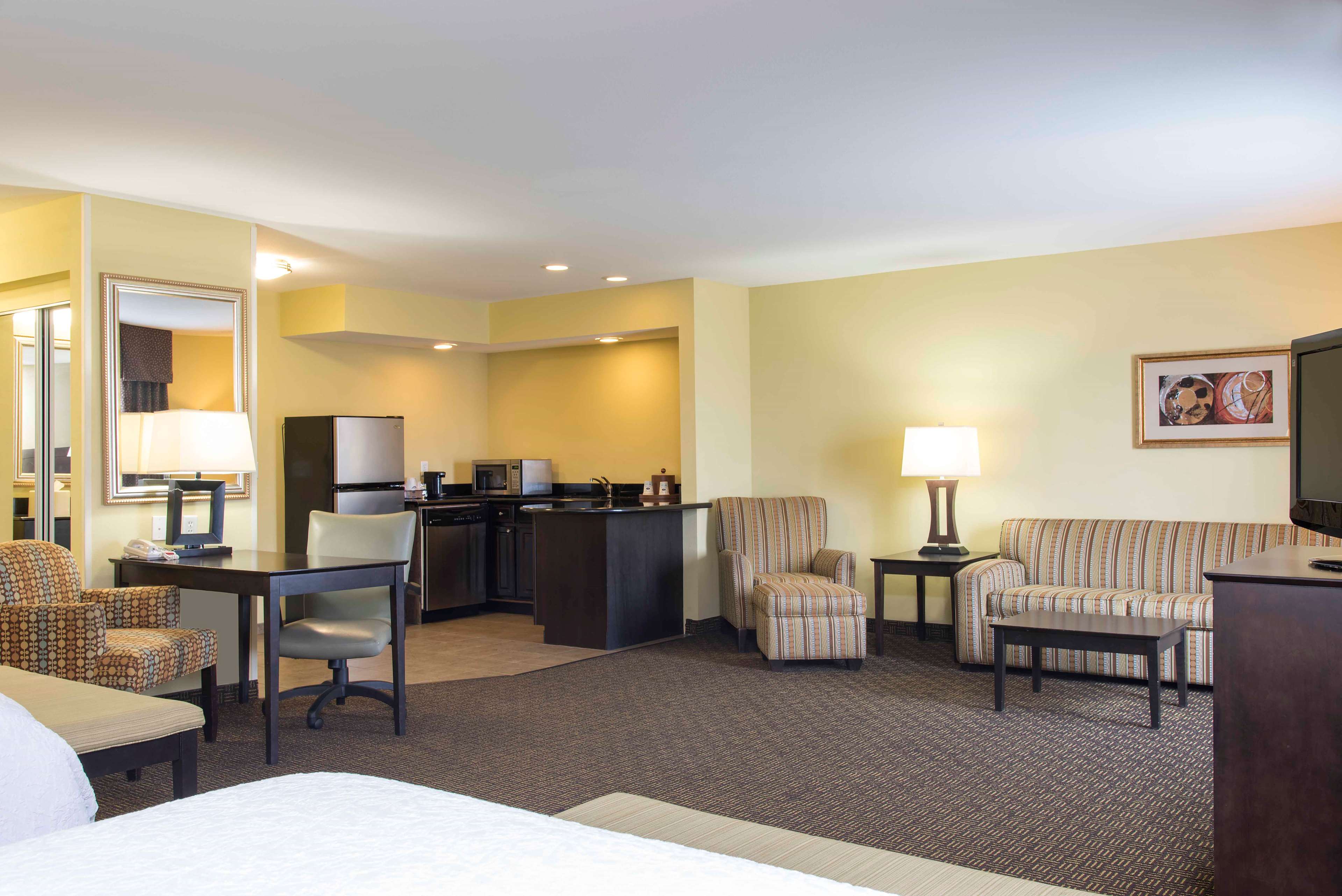 Hampton Inn & Suites by Hilton Danville Room Type - 2 QNS STUDIO SUITE NONSMOK