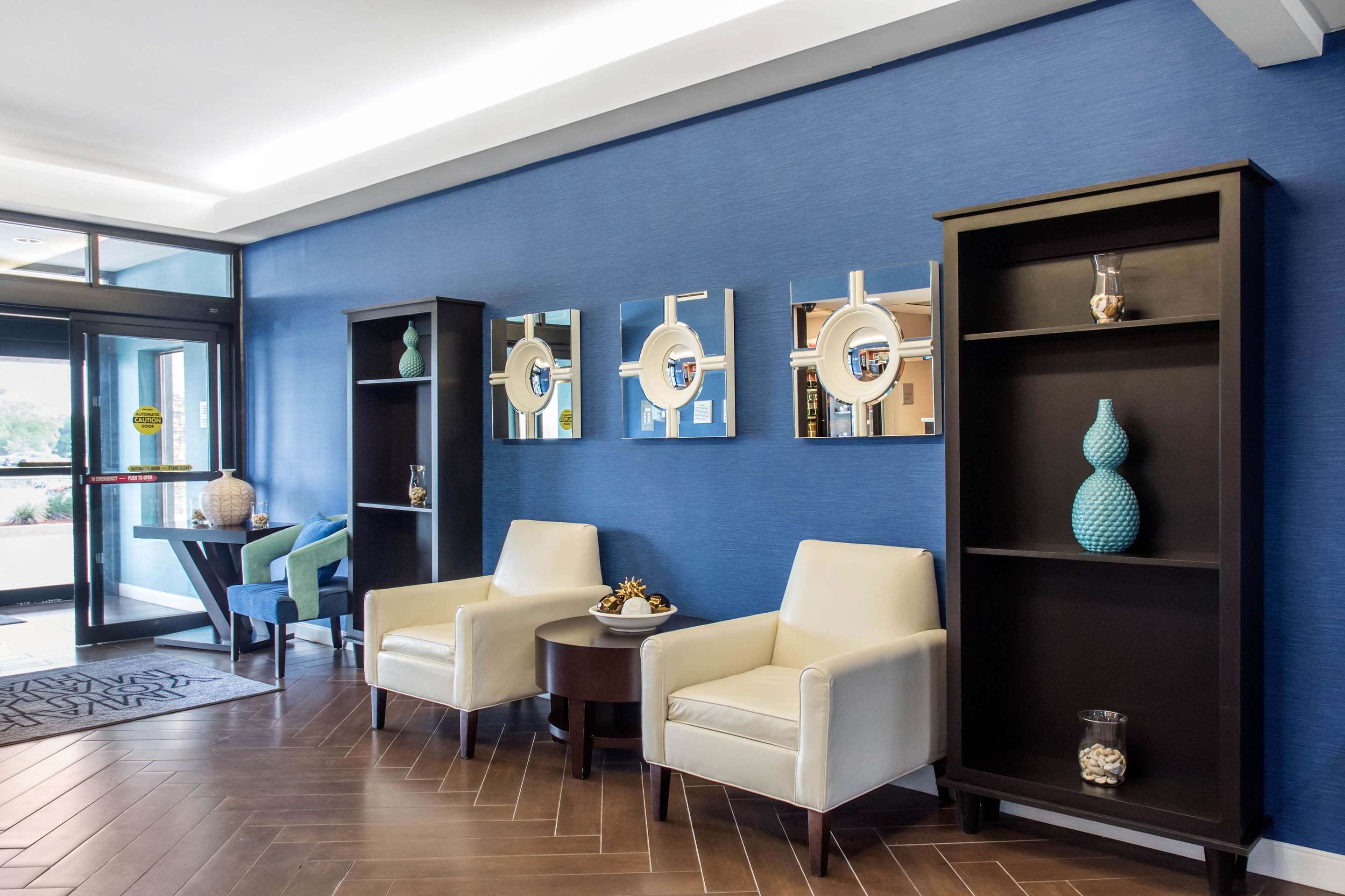 Lobby | Hampton Inn Douglas