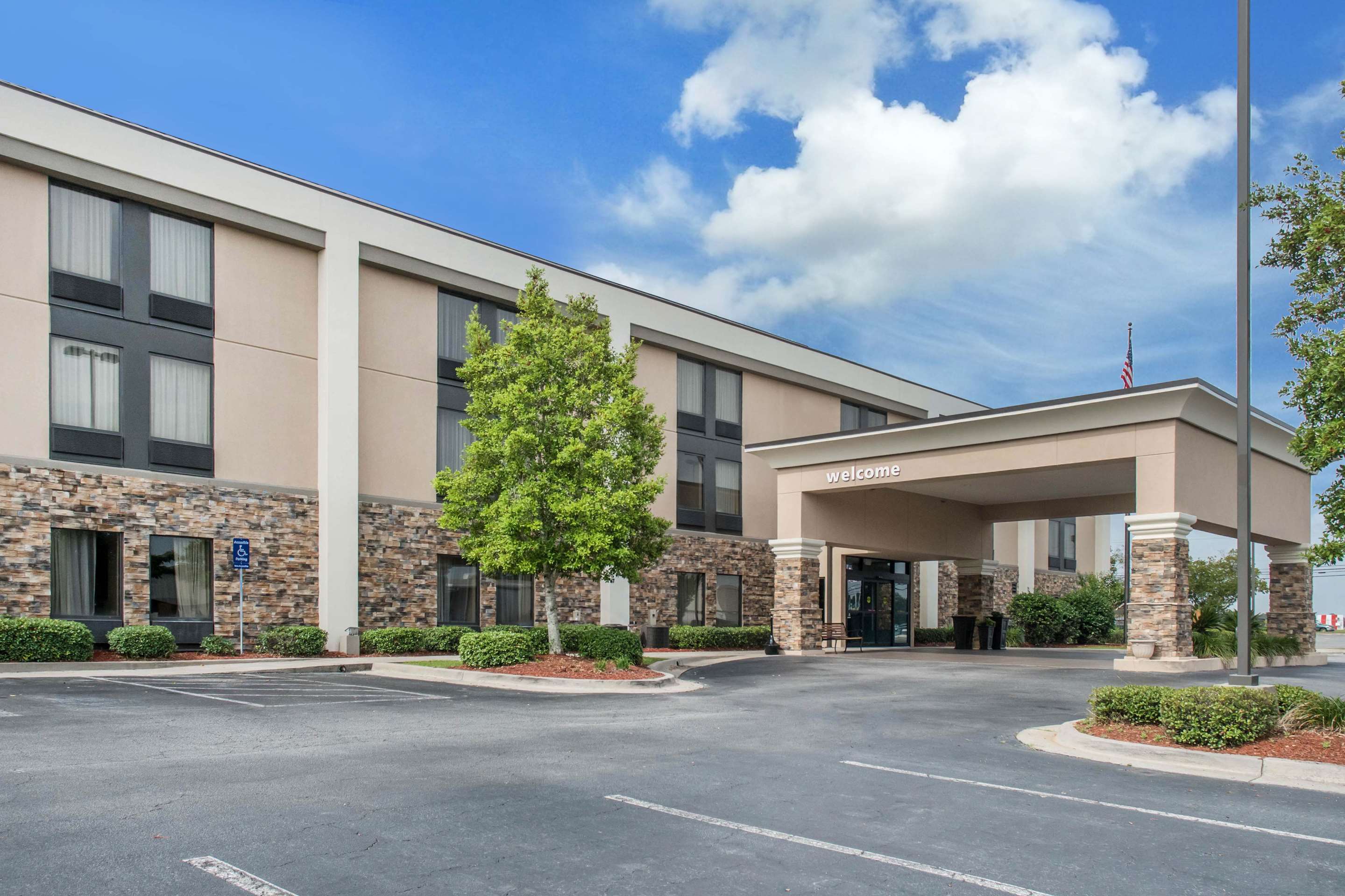 Exterior | Hampton Inn Douglas