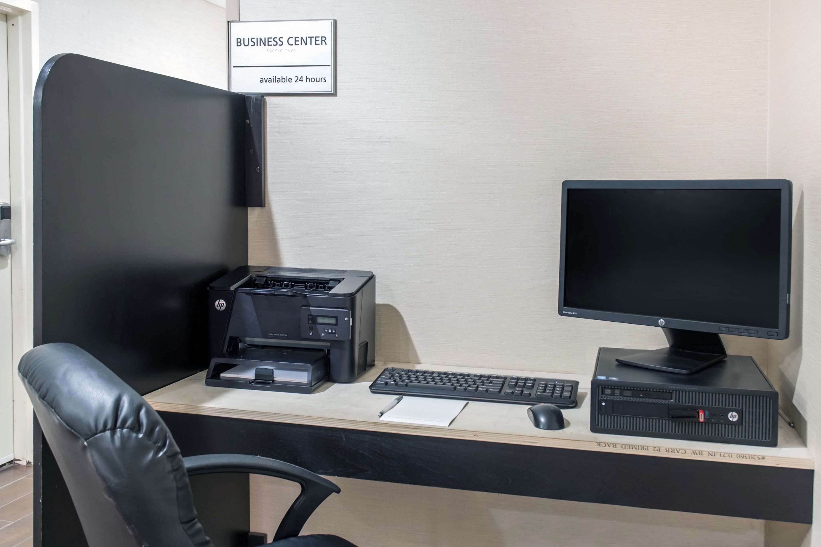 Business Center | Hampton Inn Douglas