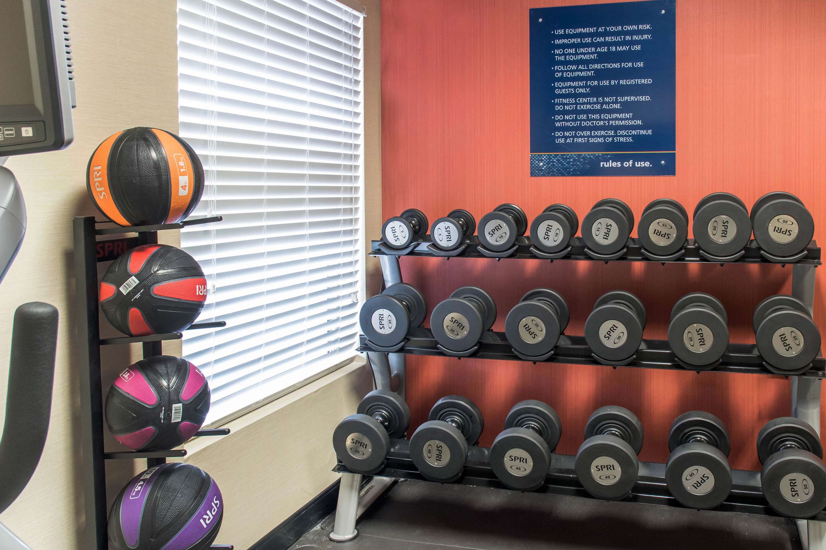 Health club fitness center gym | Hampton Inn Douglas