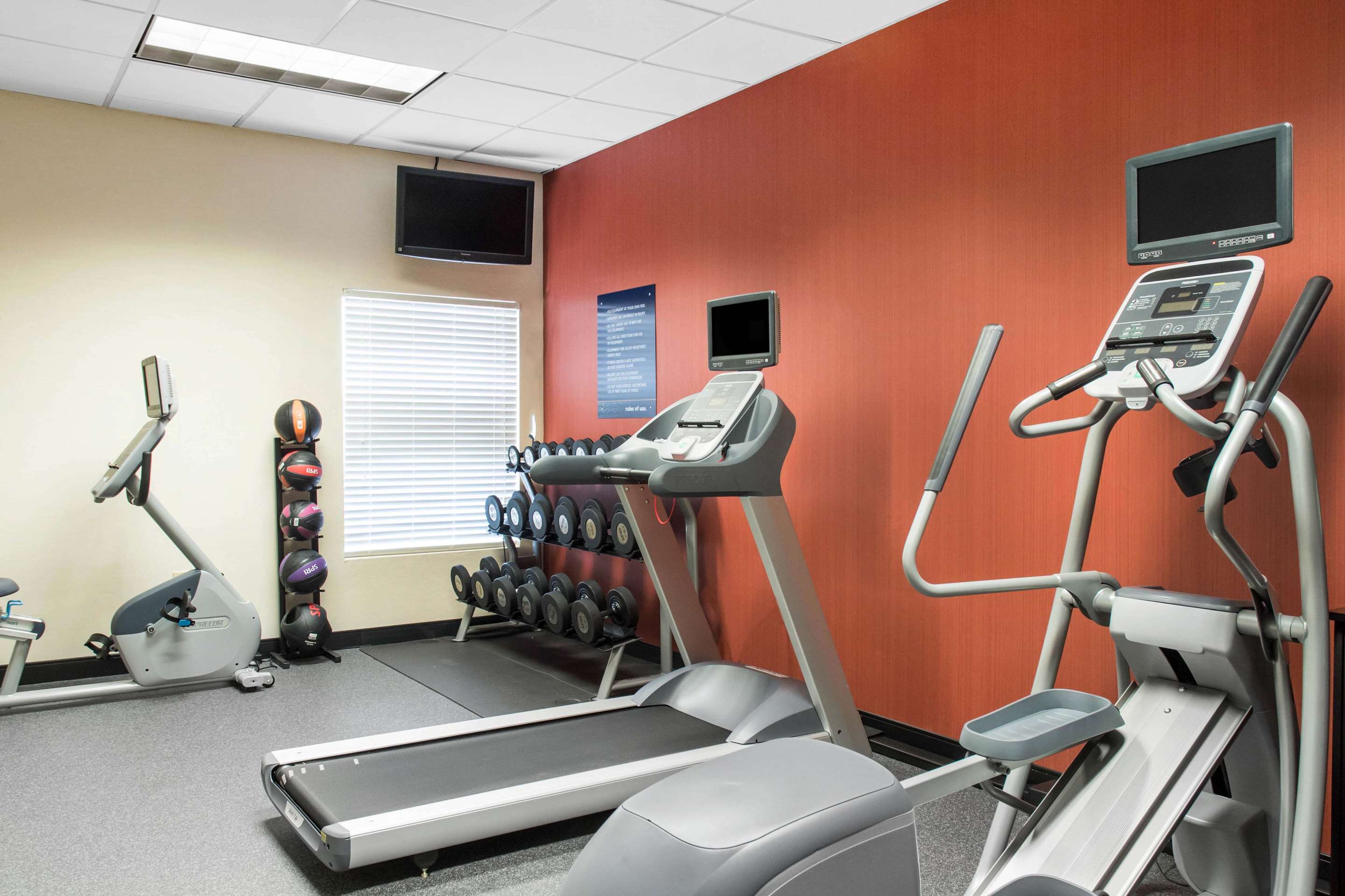 Health club fitness center gym | Hampton Inn Douglas