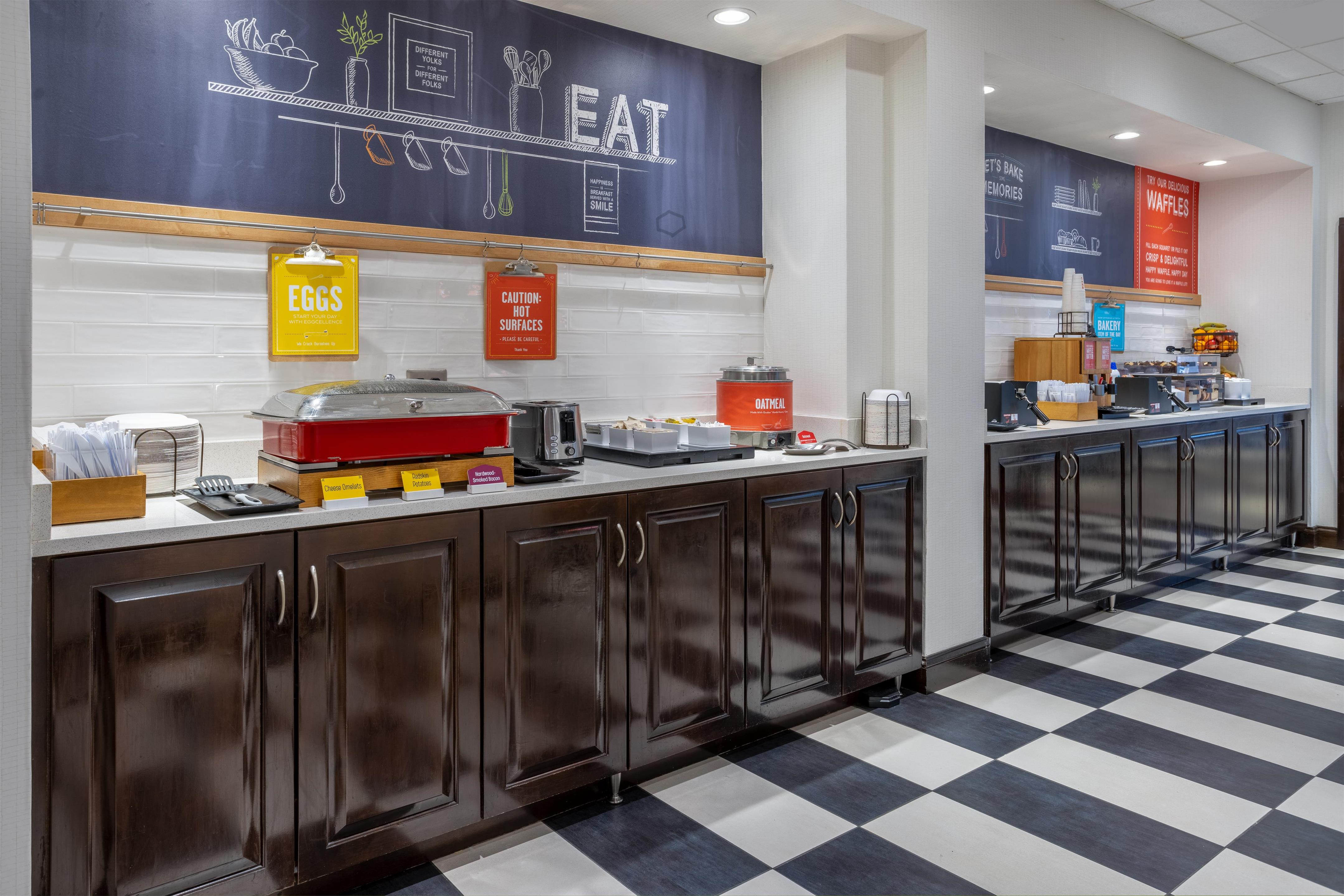Breakfast Area | Hampton Inn Dover