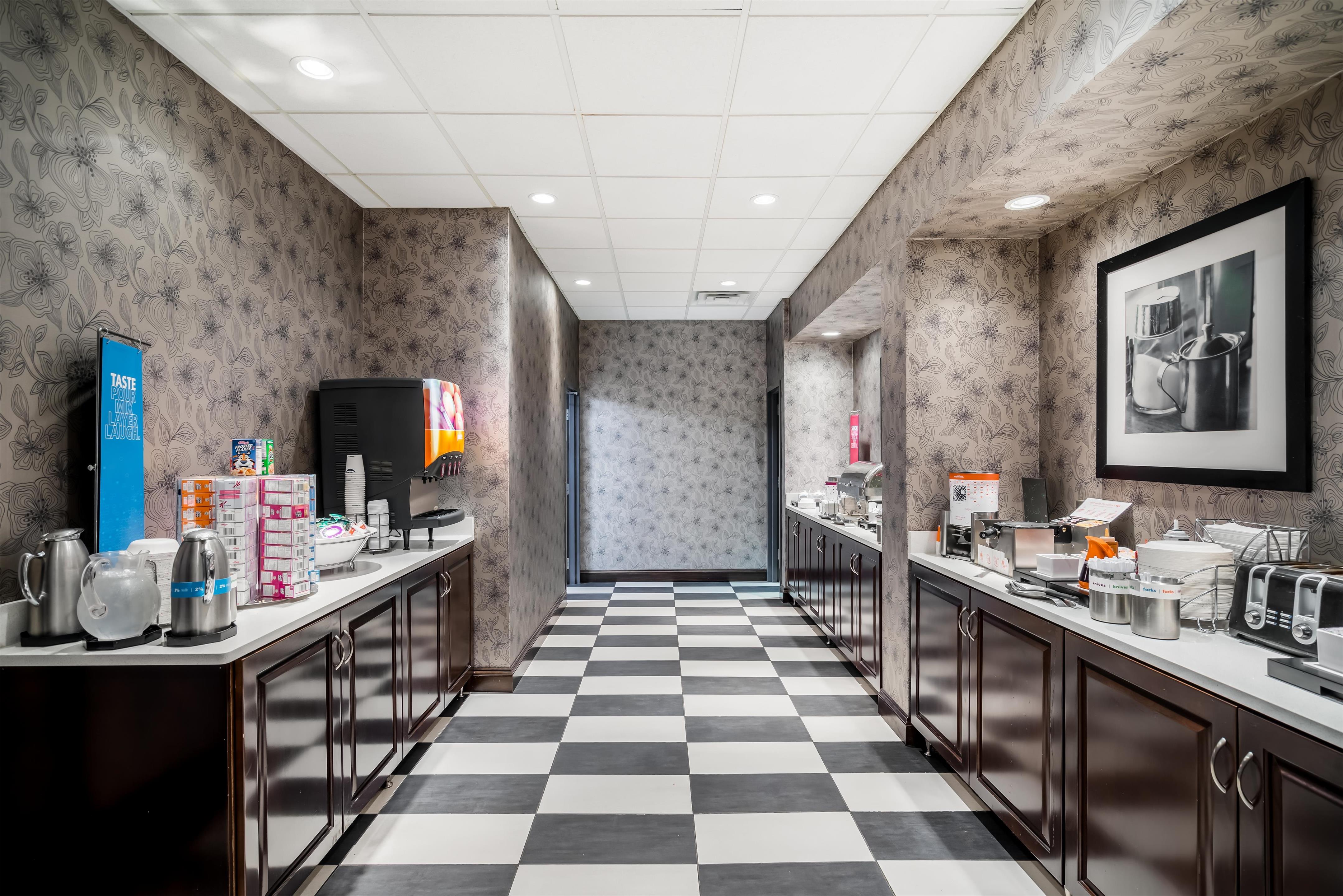 Restaurant | Hampton Inn Dover