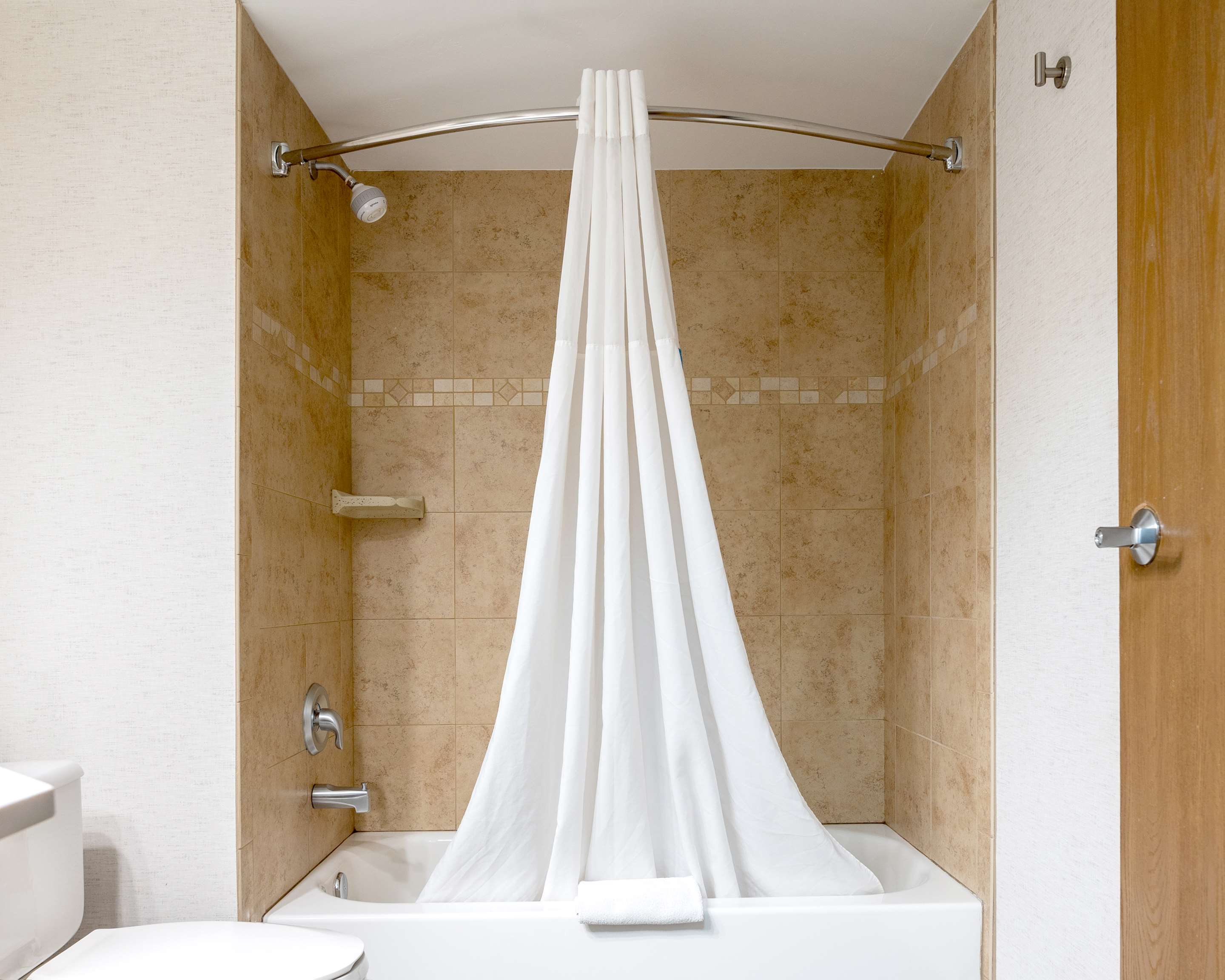 Guest room bath