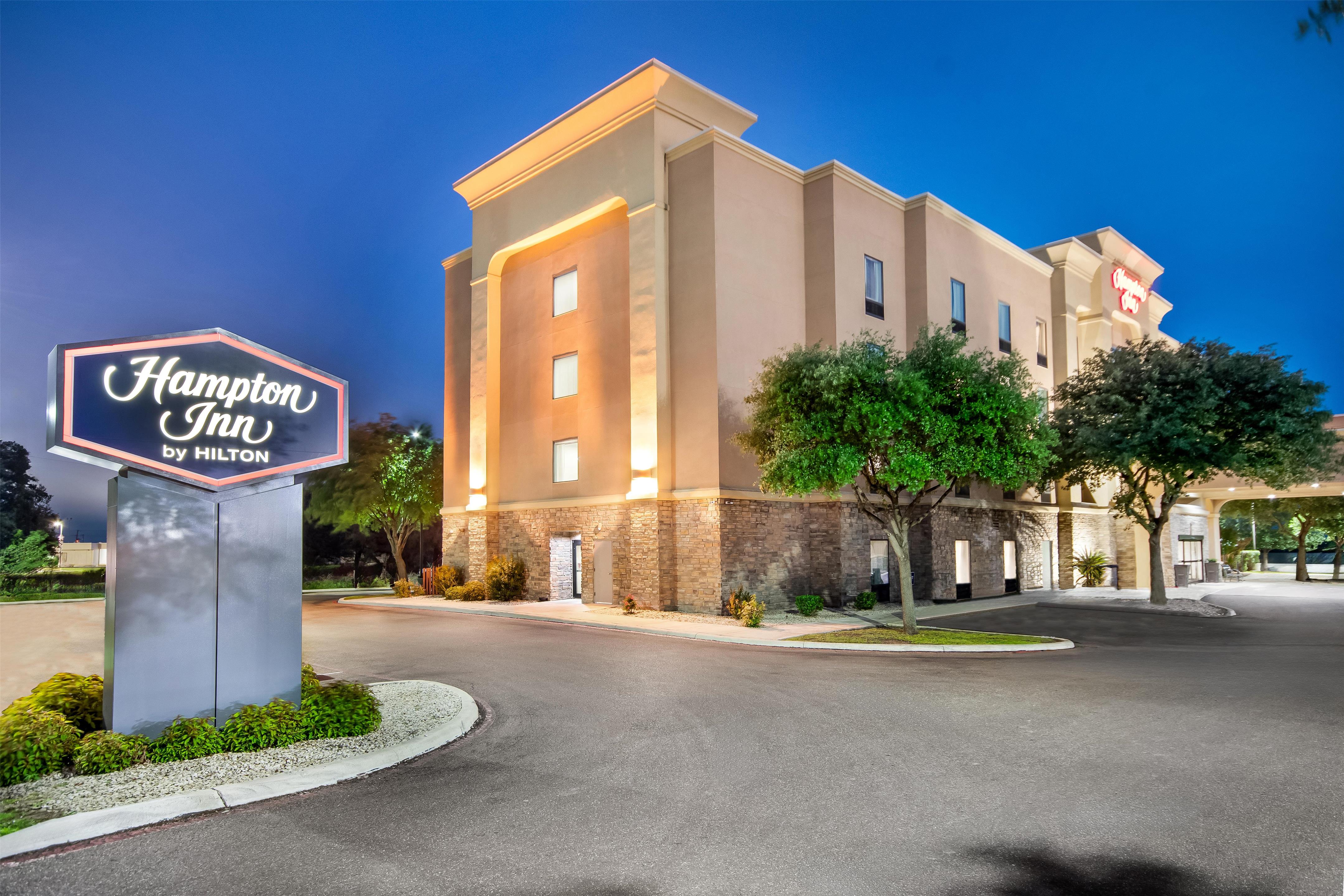 Exterior | Hampton Inn Uvalde