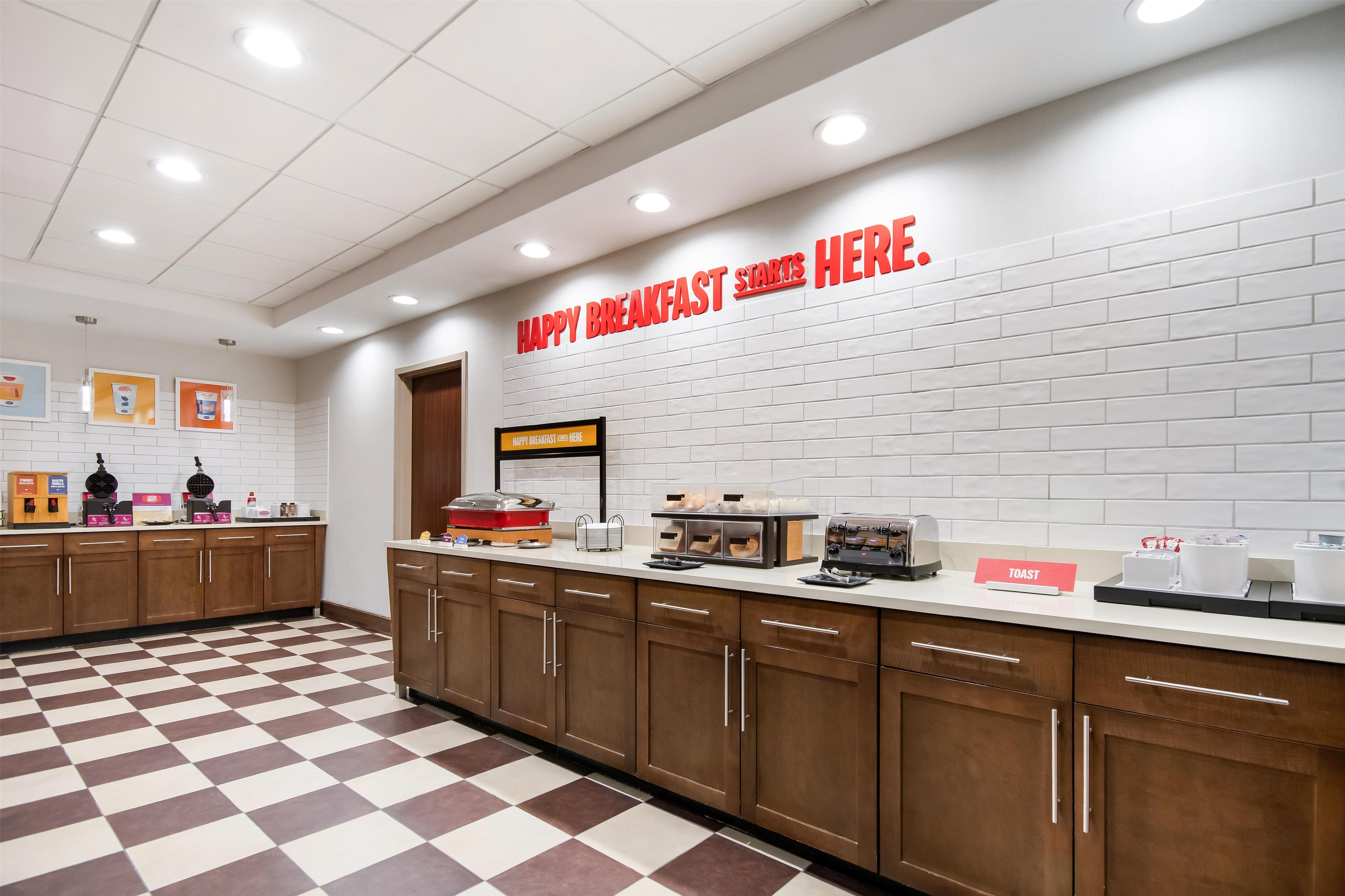 Breakfast Area | Hampton Inn Uvalde