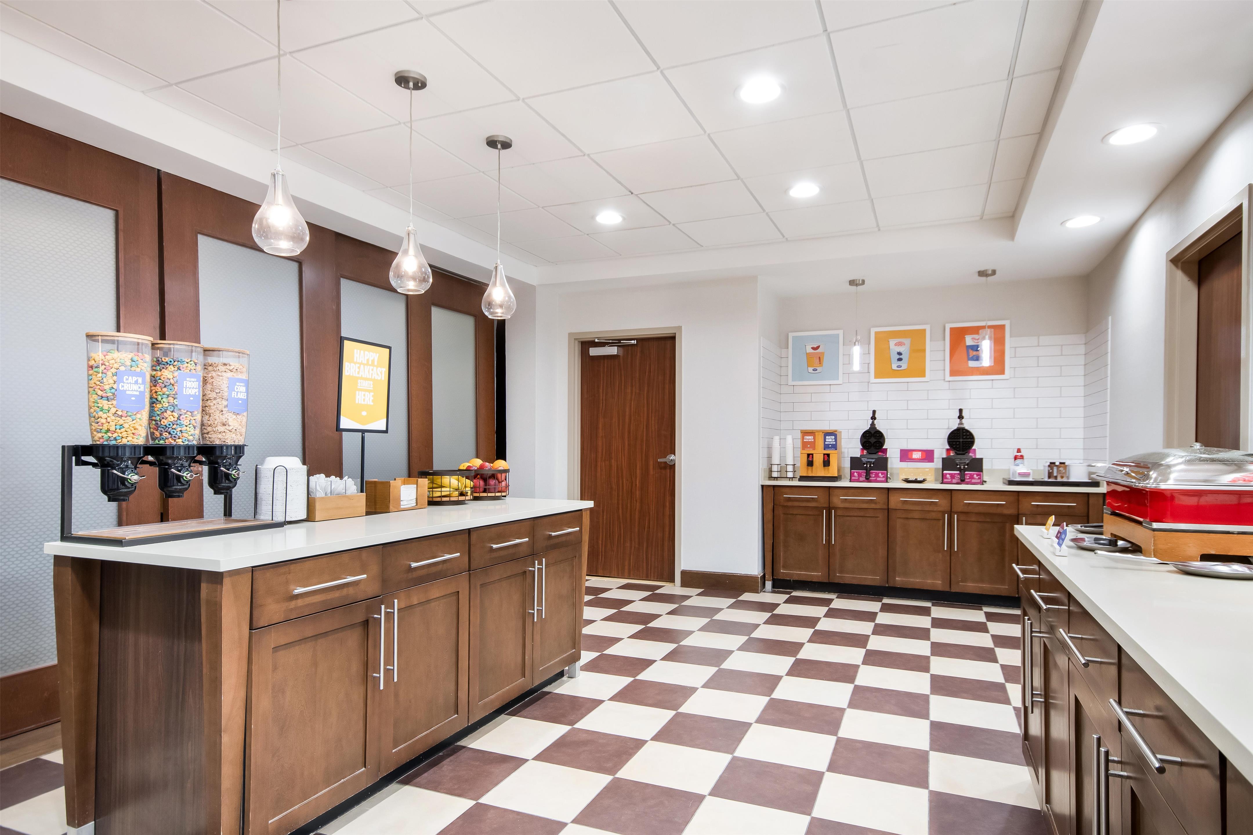 Breakfast Area | Hampton Inn Uvalde