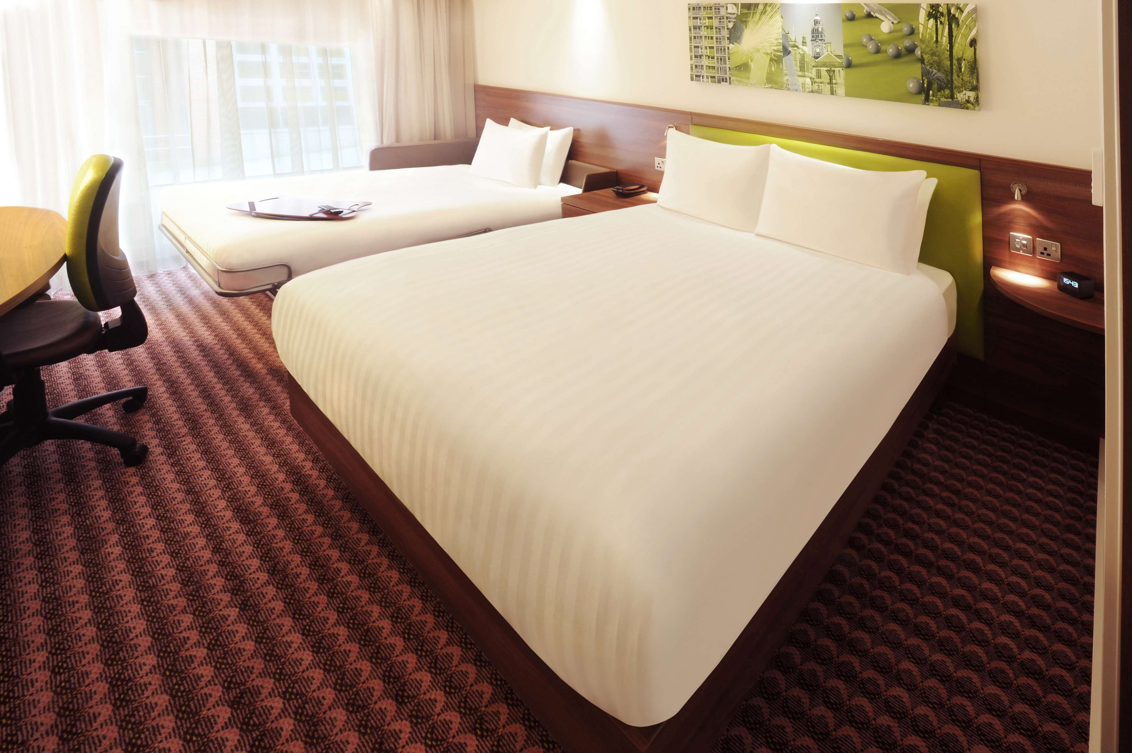 Hampton By Hilton Sheffield Room Type - 1 QUEEN BED W SOFABED NS