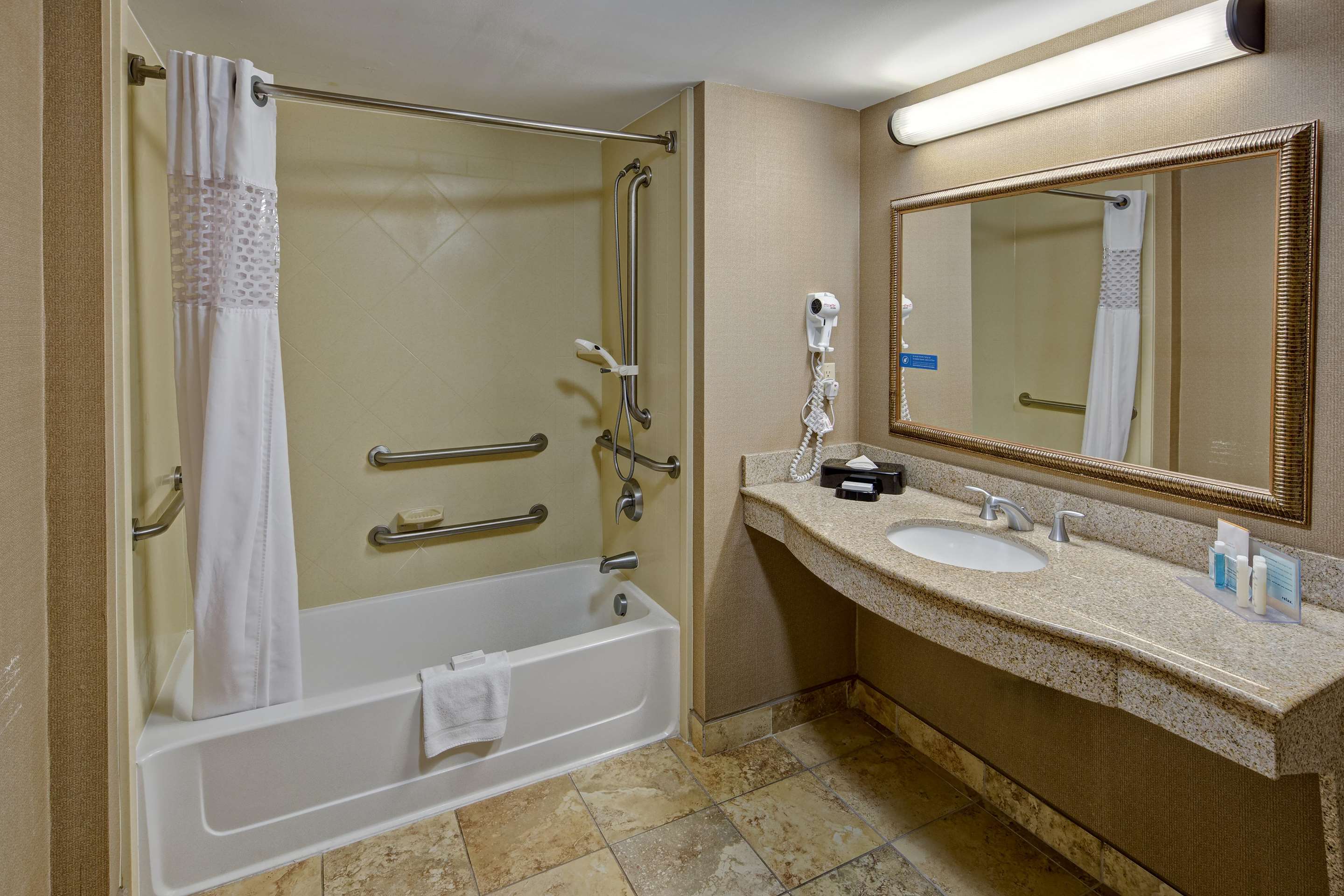 Guest room bath