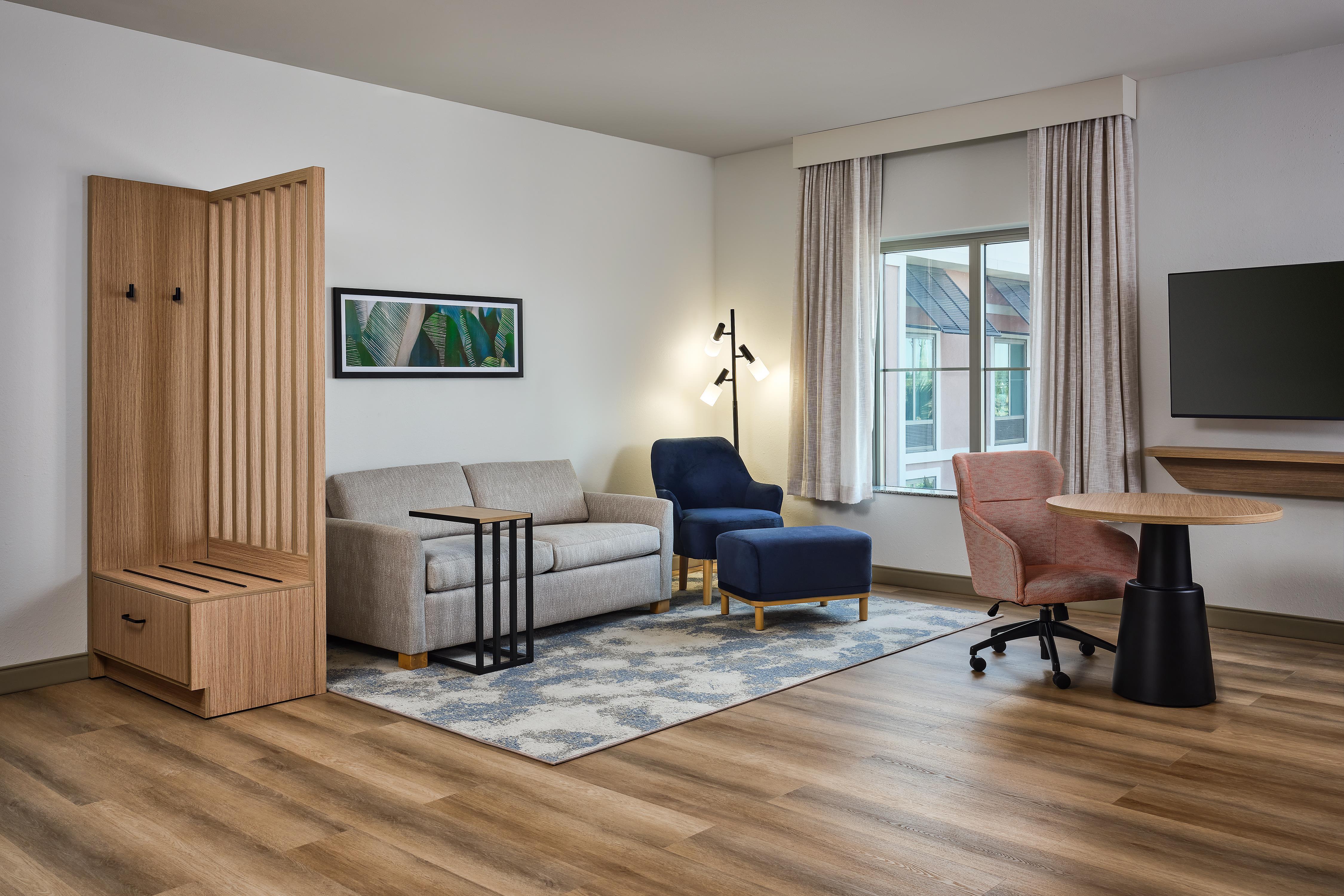 Hampton Inn & Suites by Hilton Destin Room Type - 2 QN HEAR ACC STU STE NS5