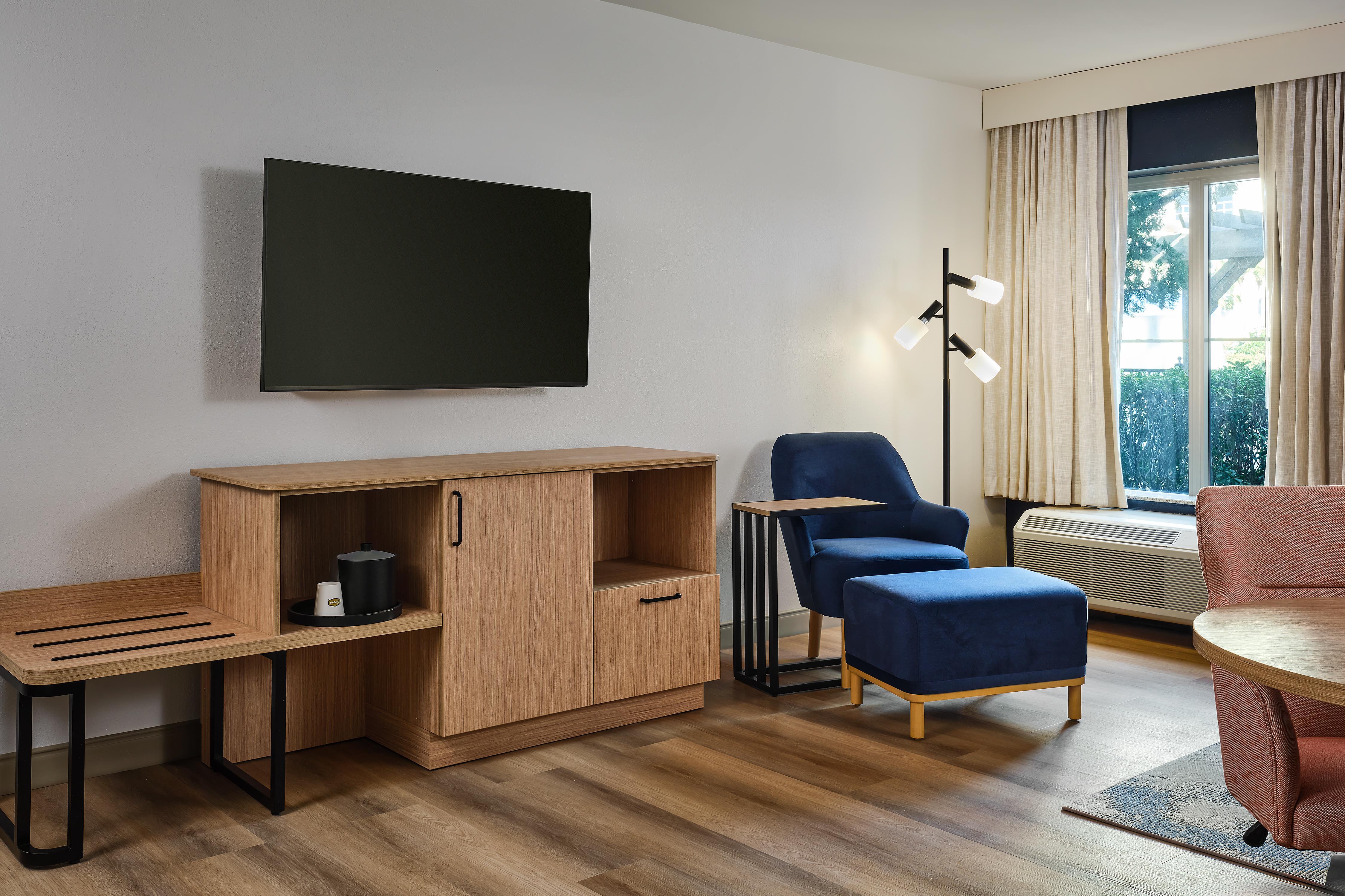 Hampton Inn & Suites by Hilton Destin Room Type - 1K STU PARTIALGULFVIEW NS6