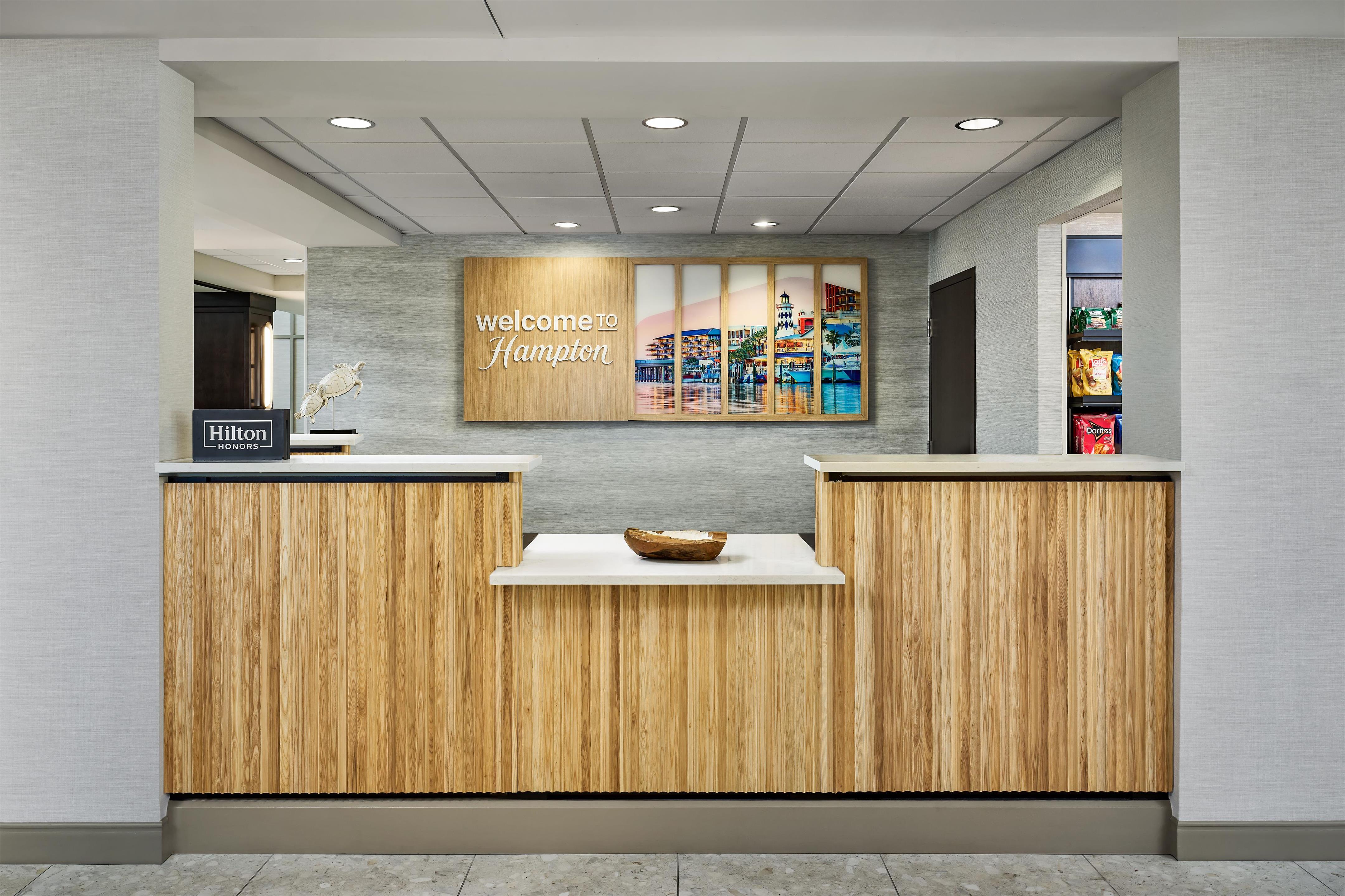 Reception | Hampton Inn & Suites Destin