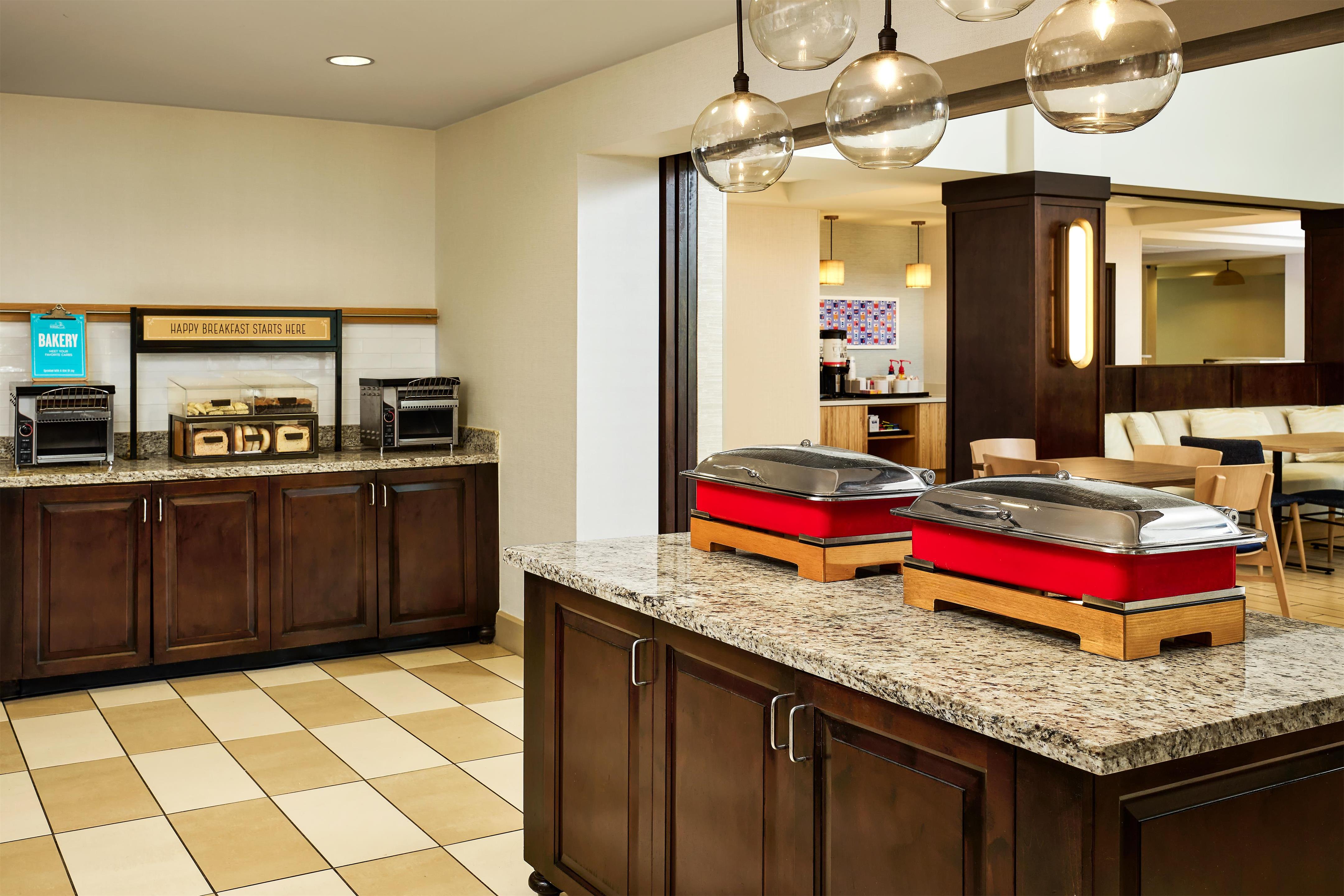 Breakfast Area | Hampton Inn & Suites Destin