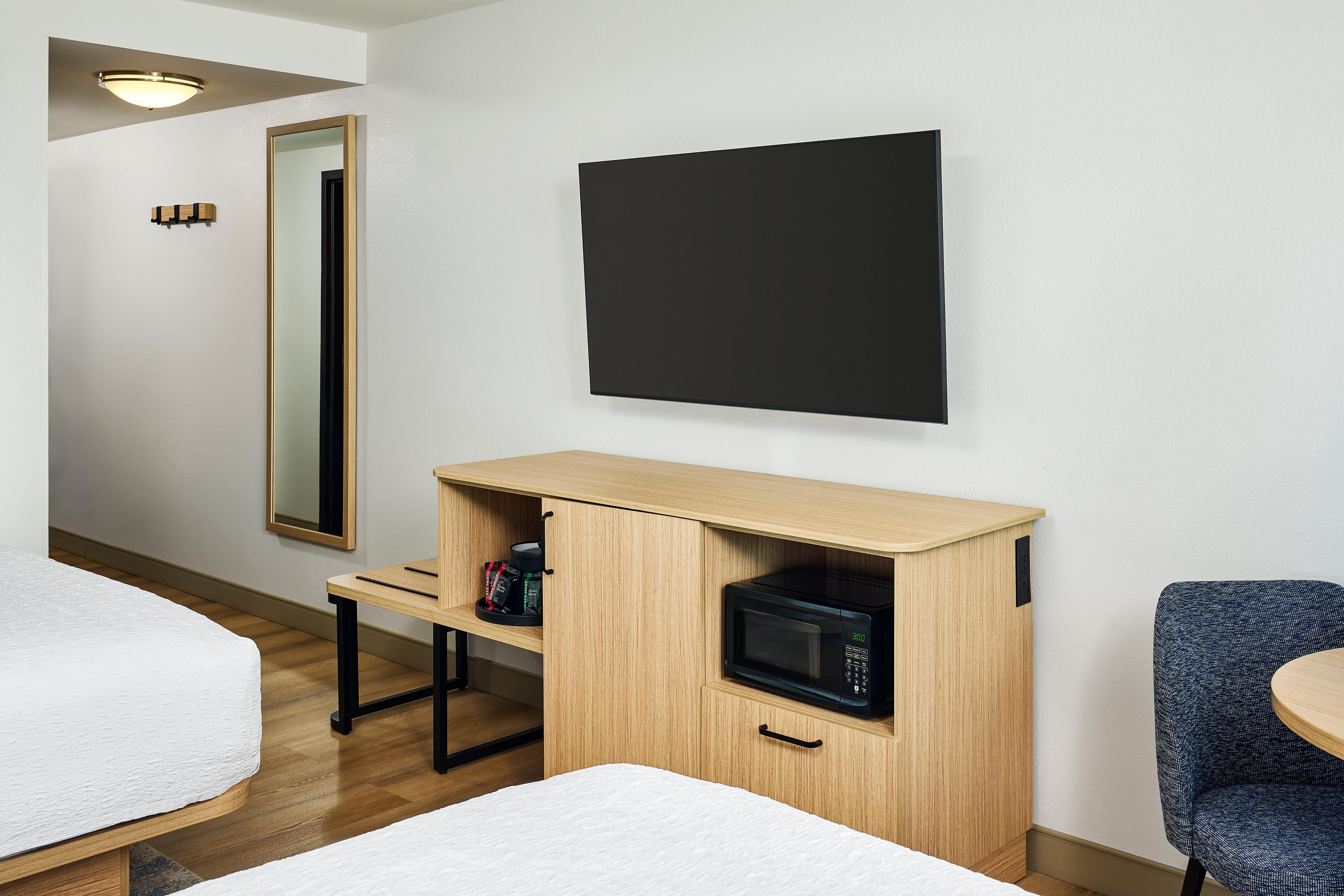 Hampton Inn & Suites by Hilton Destin Room Type - 2Q HEAR ACC PARTIAL VW NS3