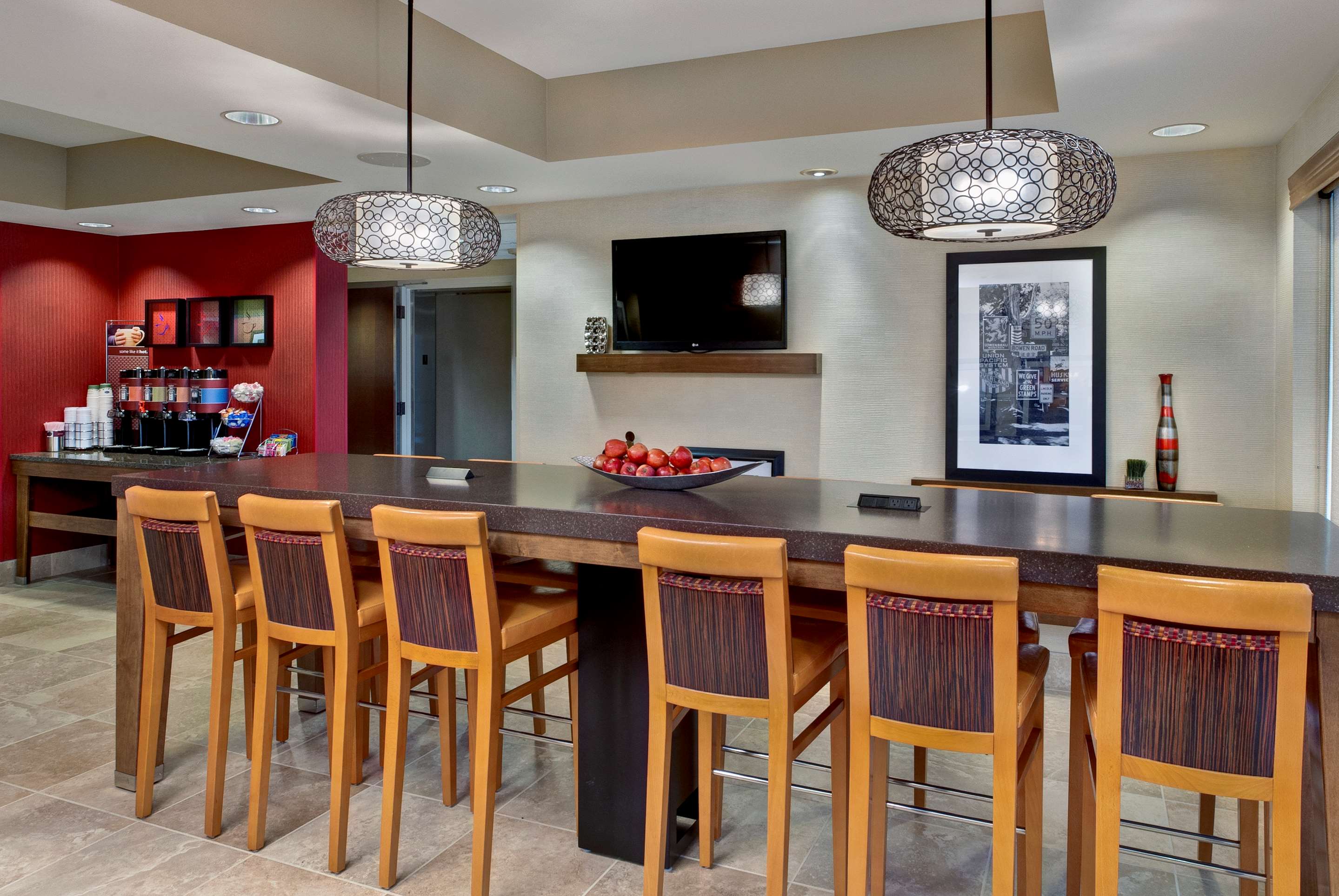 Reception | Hampton Inn West Des Moines Lake Drive