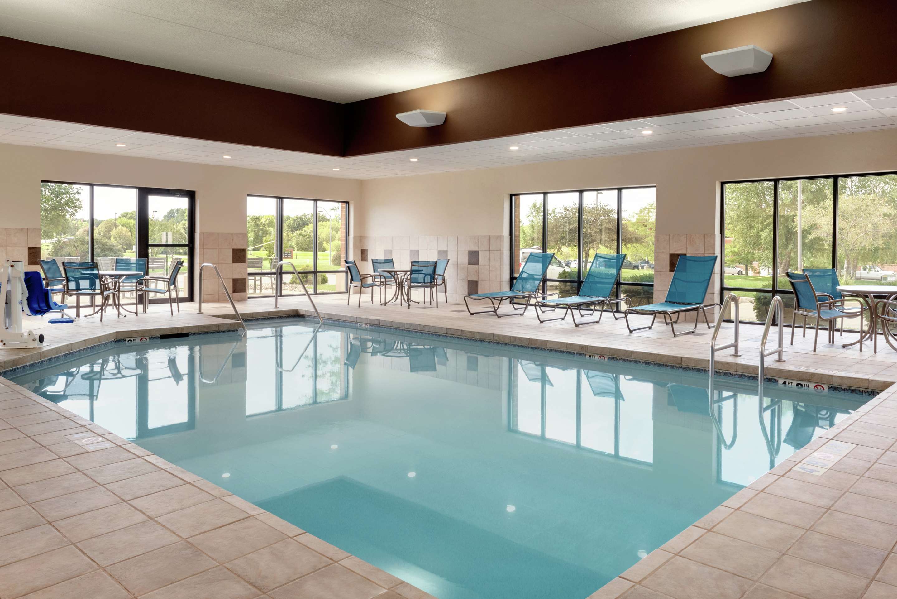 Pool | Hampton Inn West Des Moines Lake Drive