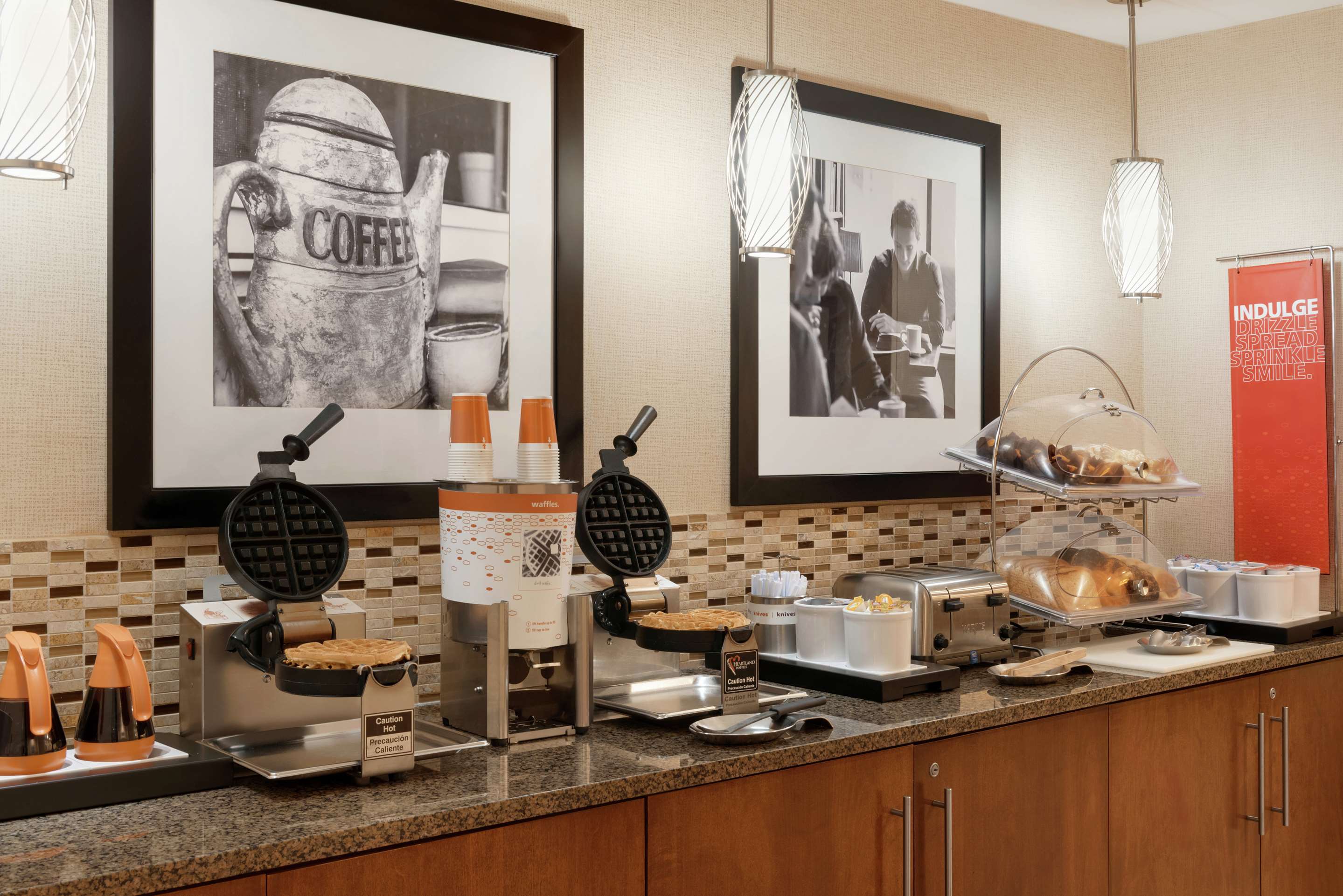 Restaurant | Hampton Inn West Des Moines Lake Drive