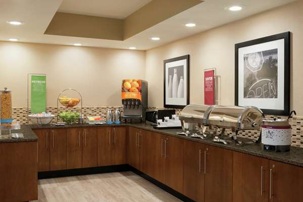 Amenities - Hampton Inn West Des Moines - I-80, Exit 121