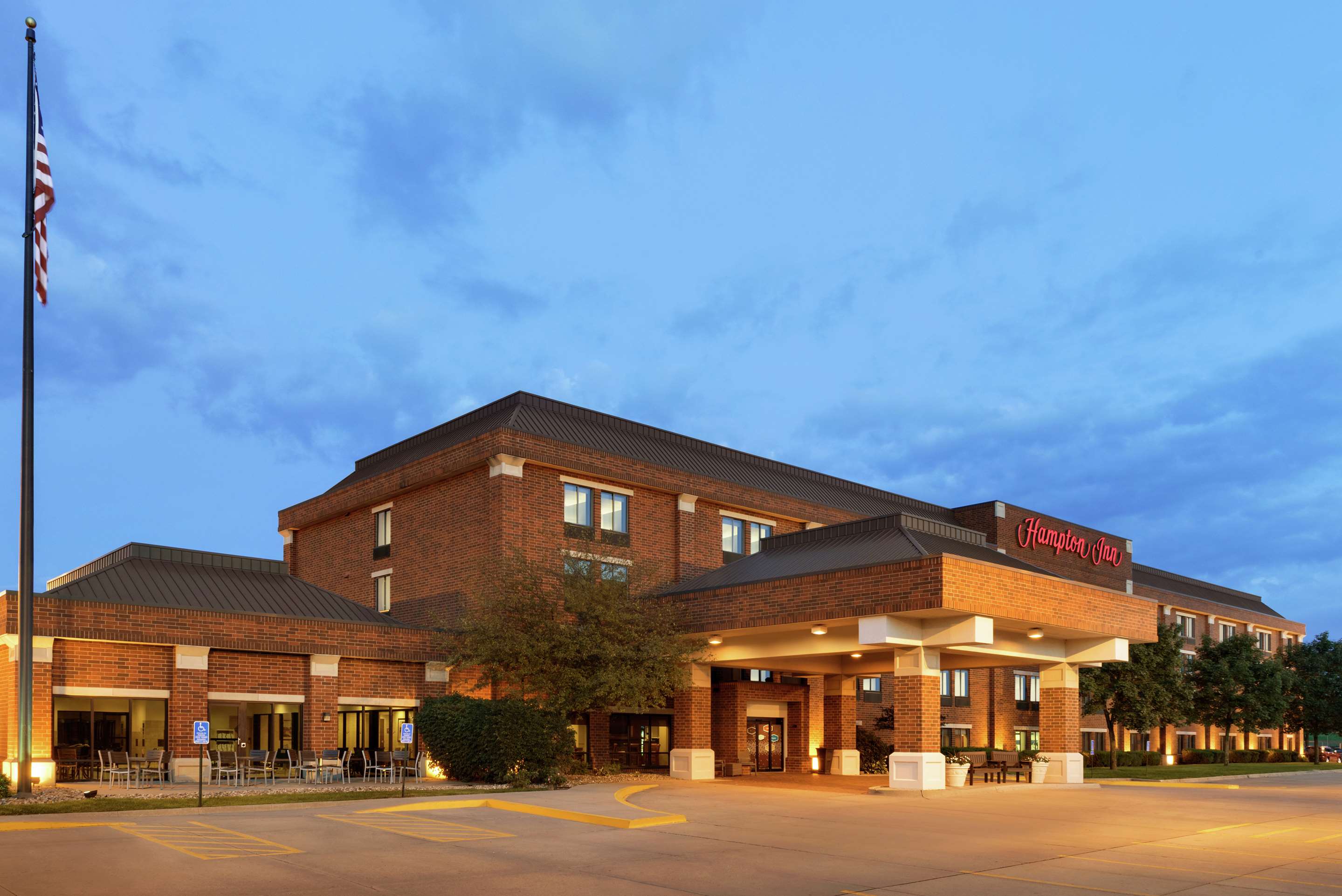 Exterior | Hampton Inn West Des Moines Lake Drive