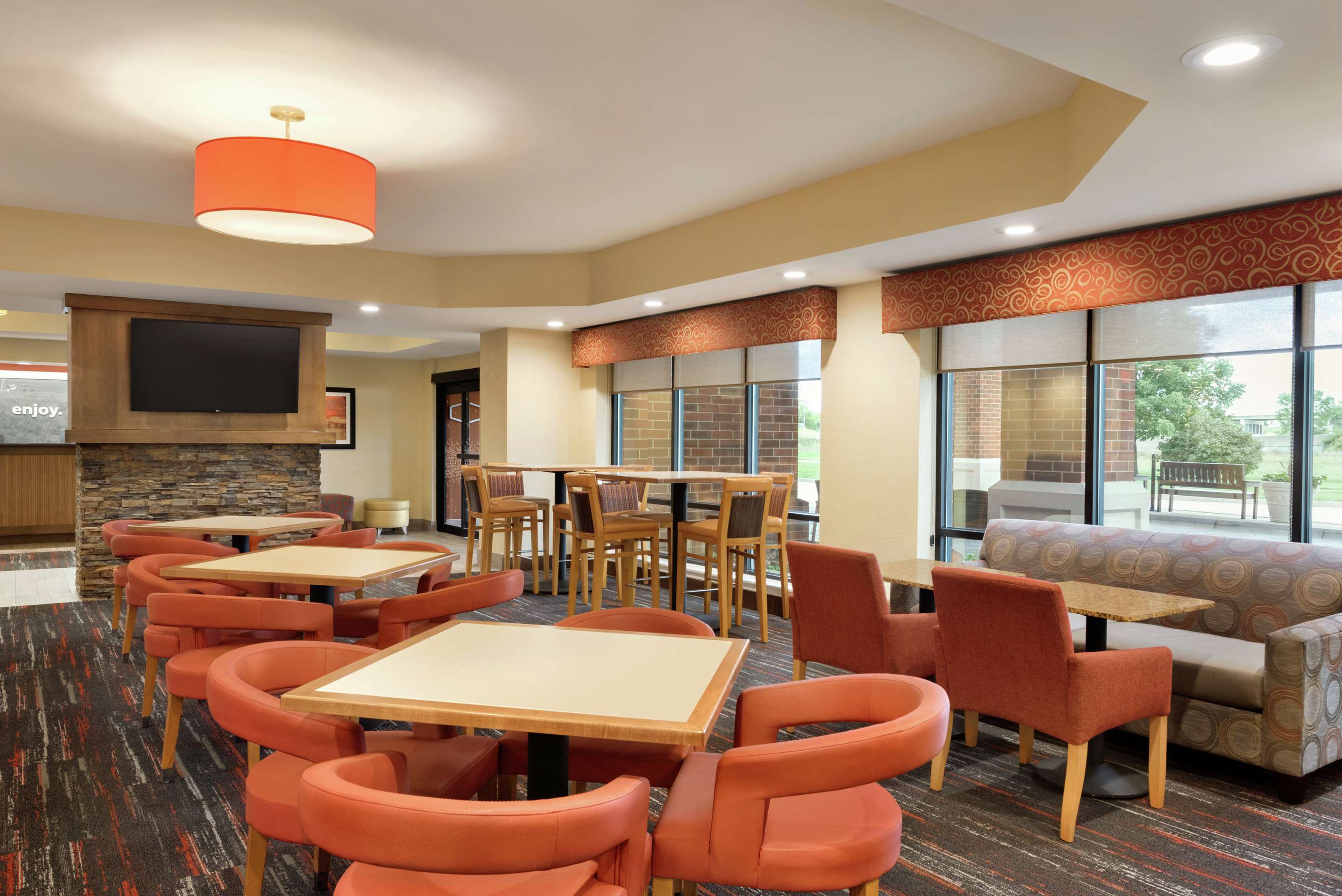 Lobby | Hampton Inn West Des Moines Lake Drive
