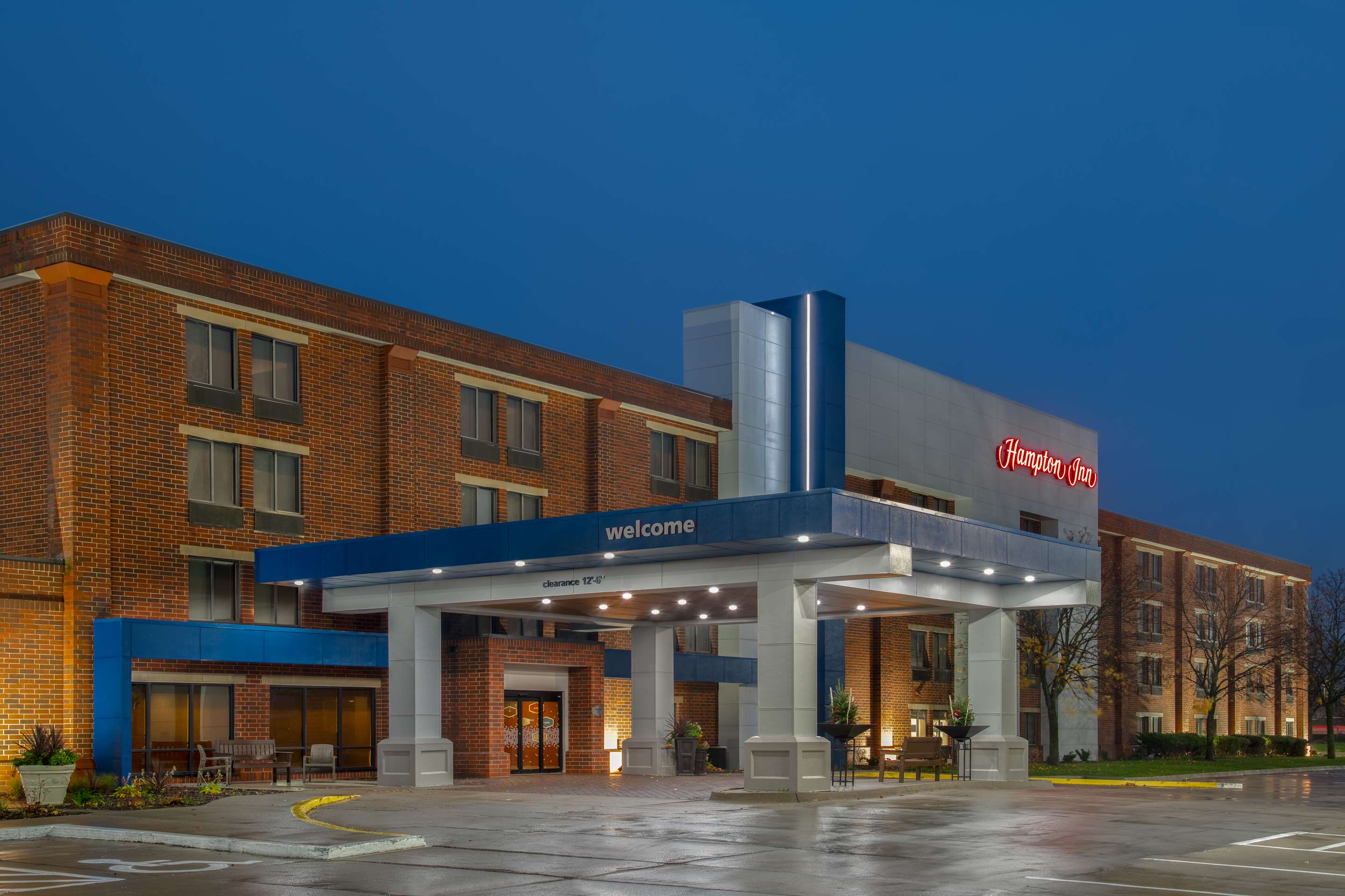 Exterior | Hampton Inn West Des Moines Lake Drive