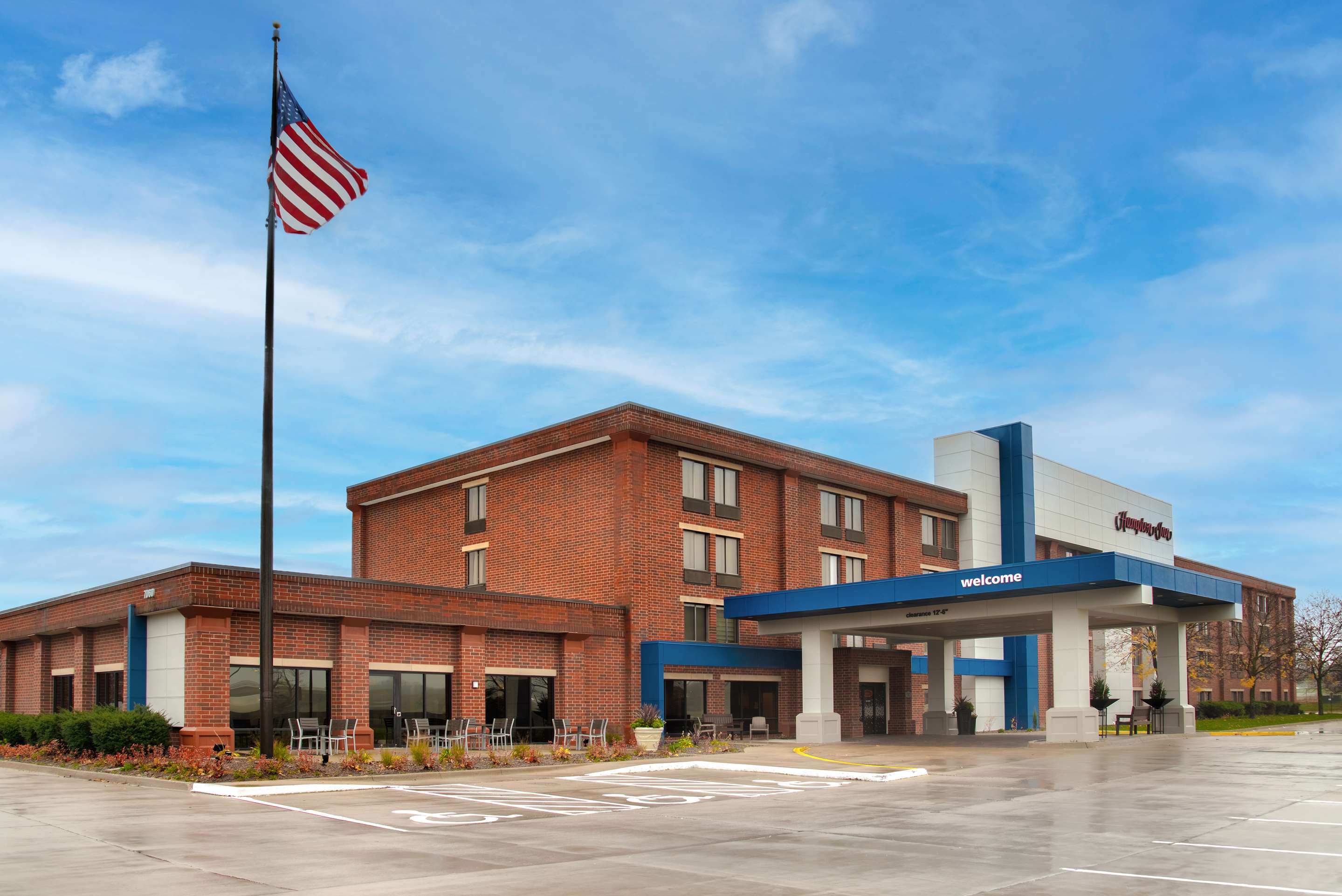 Exterior | Hampton Inn West Des Moines Lake Drive