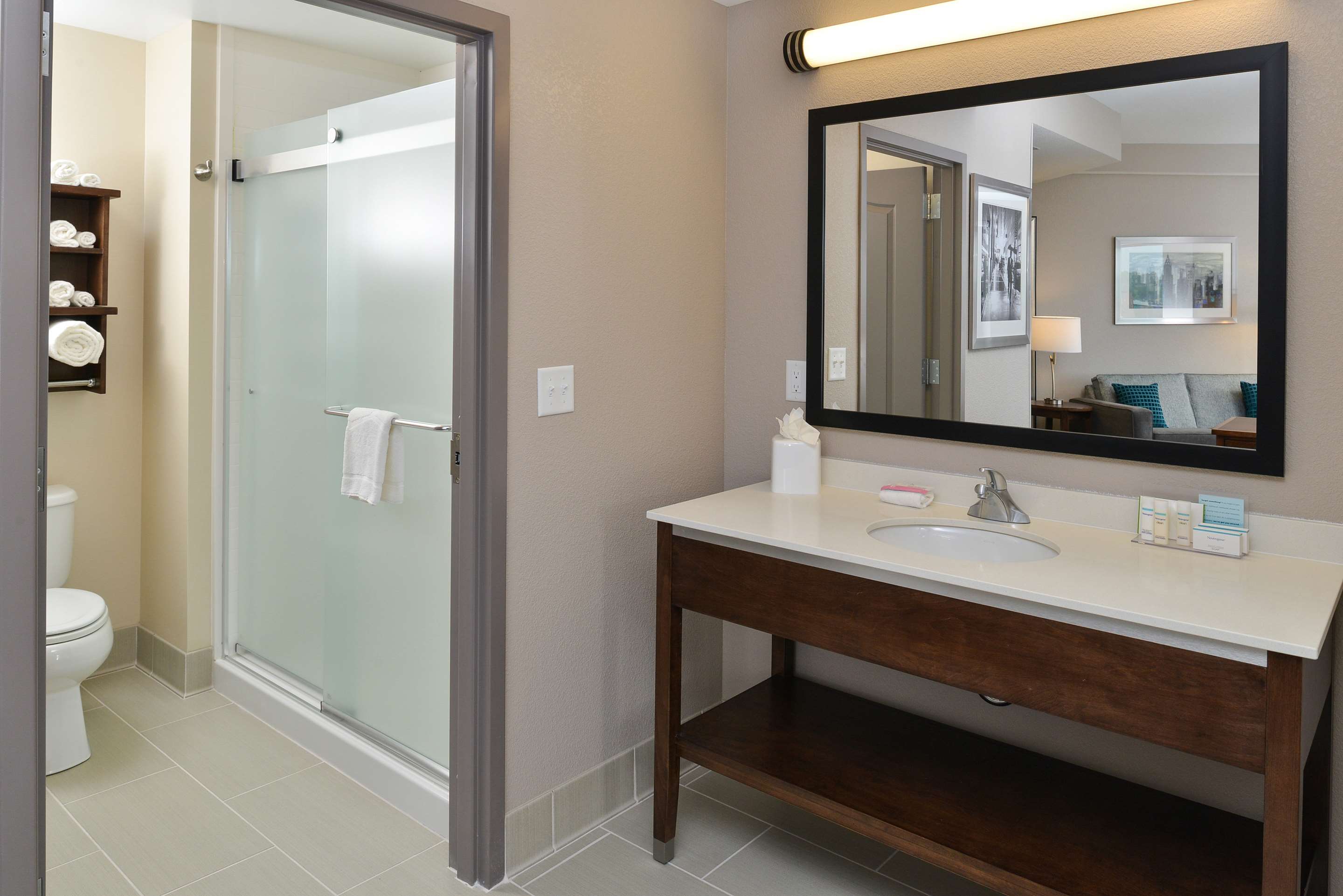 Guest room bath