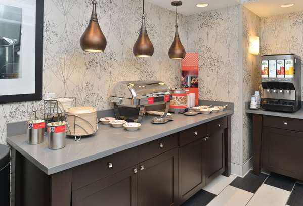 Restaurant - Hampton Inn & Suites Downtown Des Moines