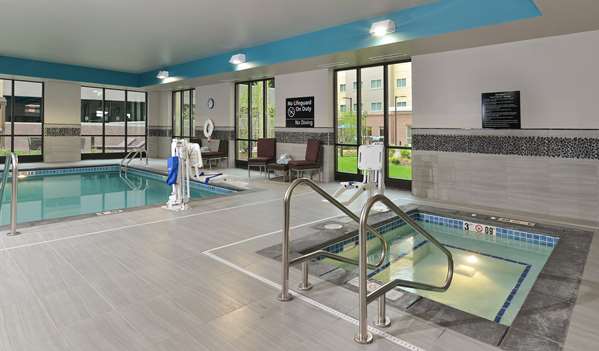 Pool - Hampton Inn & Suites Downtown Des Moines