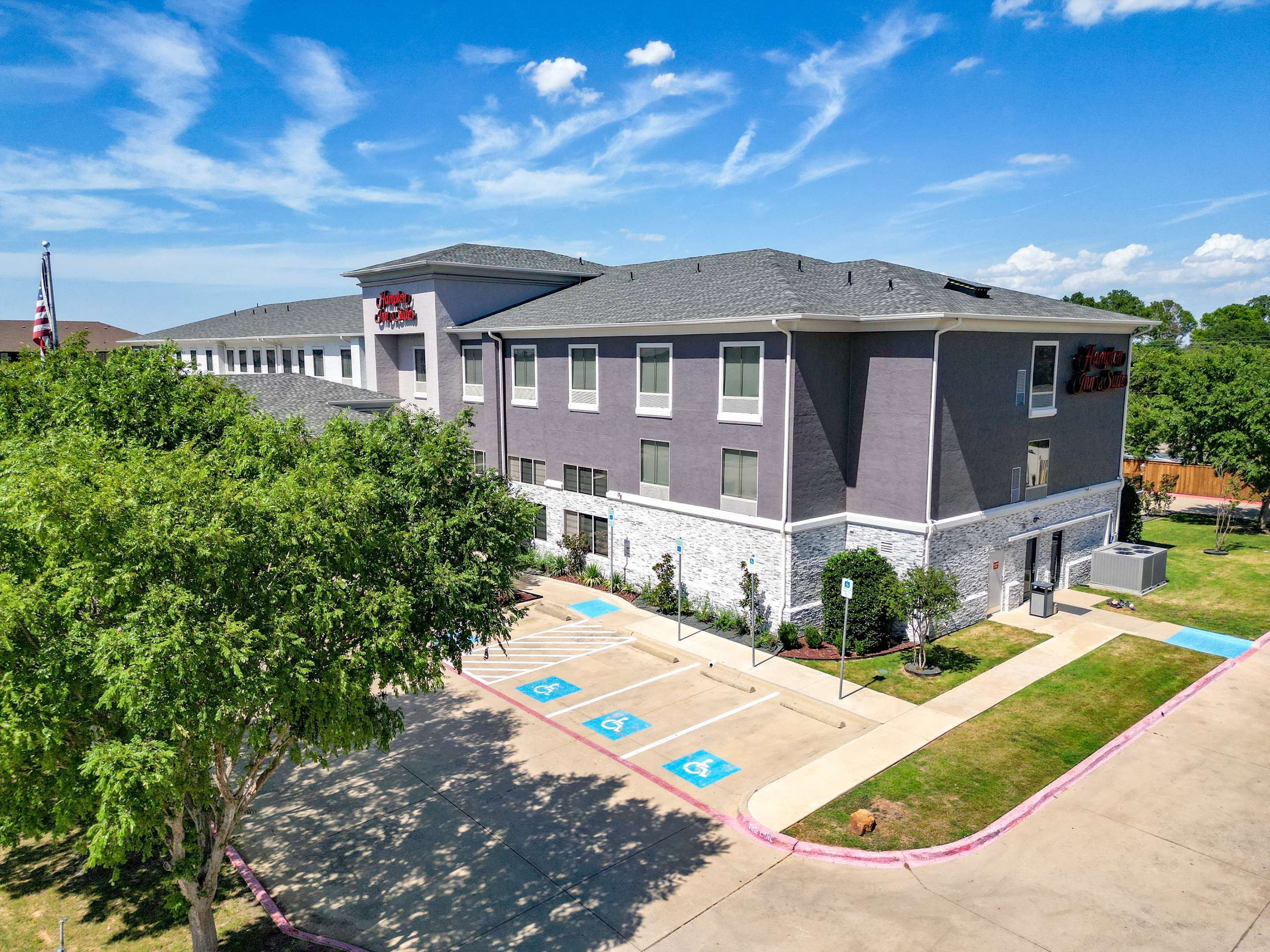 Exterior | Hampton Inn & Suites Denton