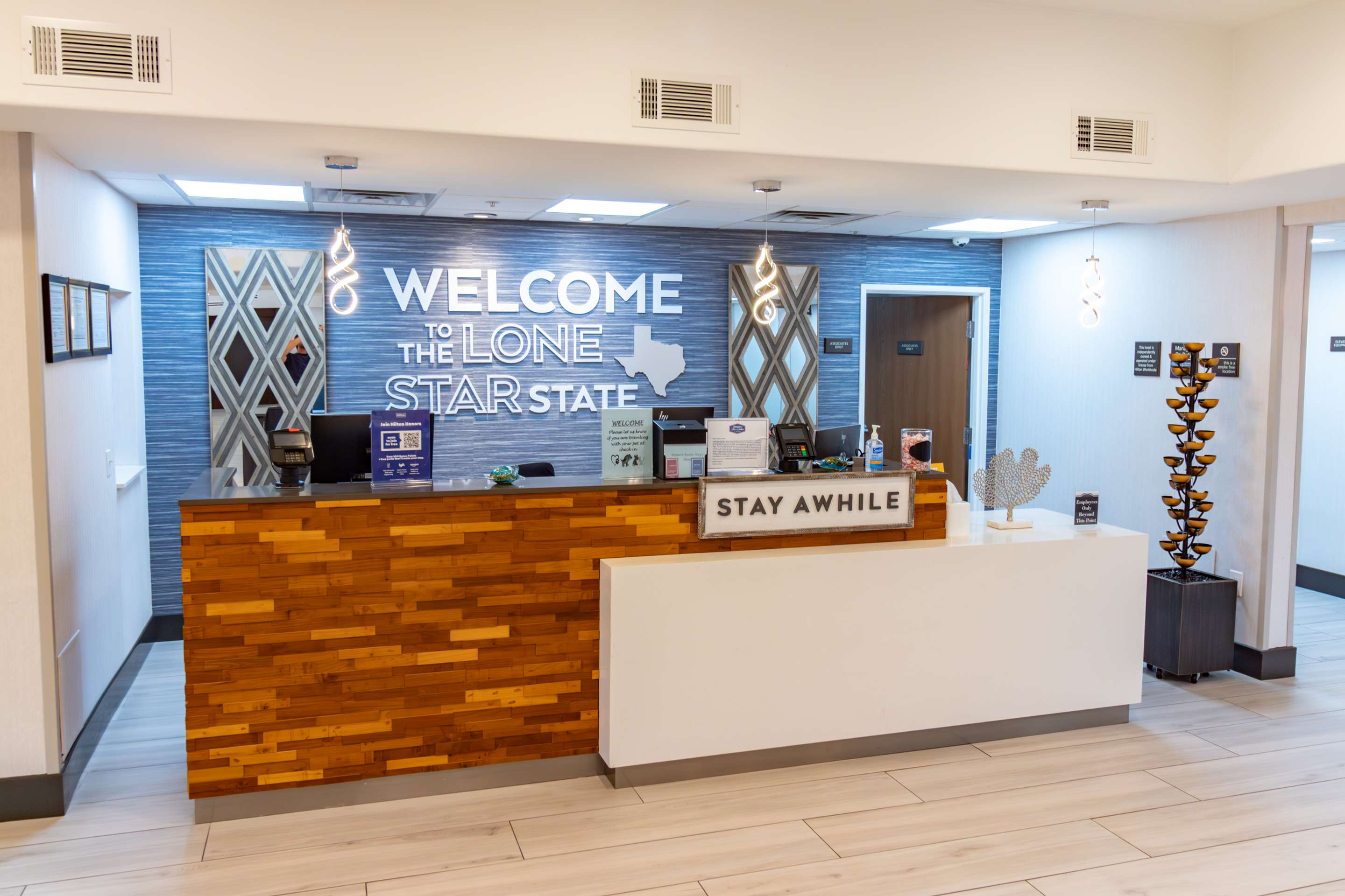 Reception | Hampton Inn & Suites Denton