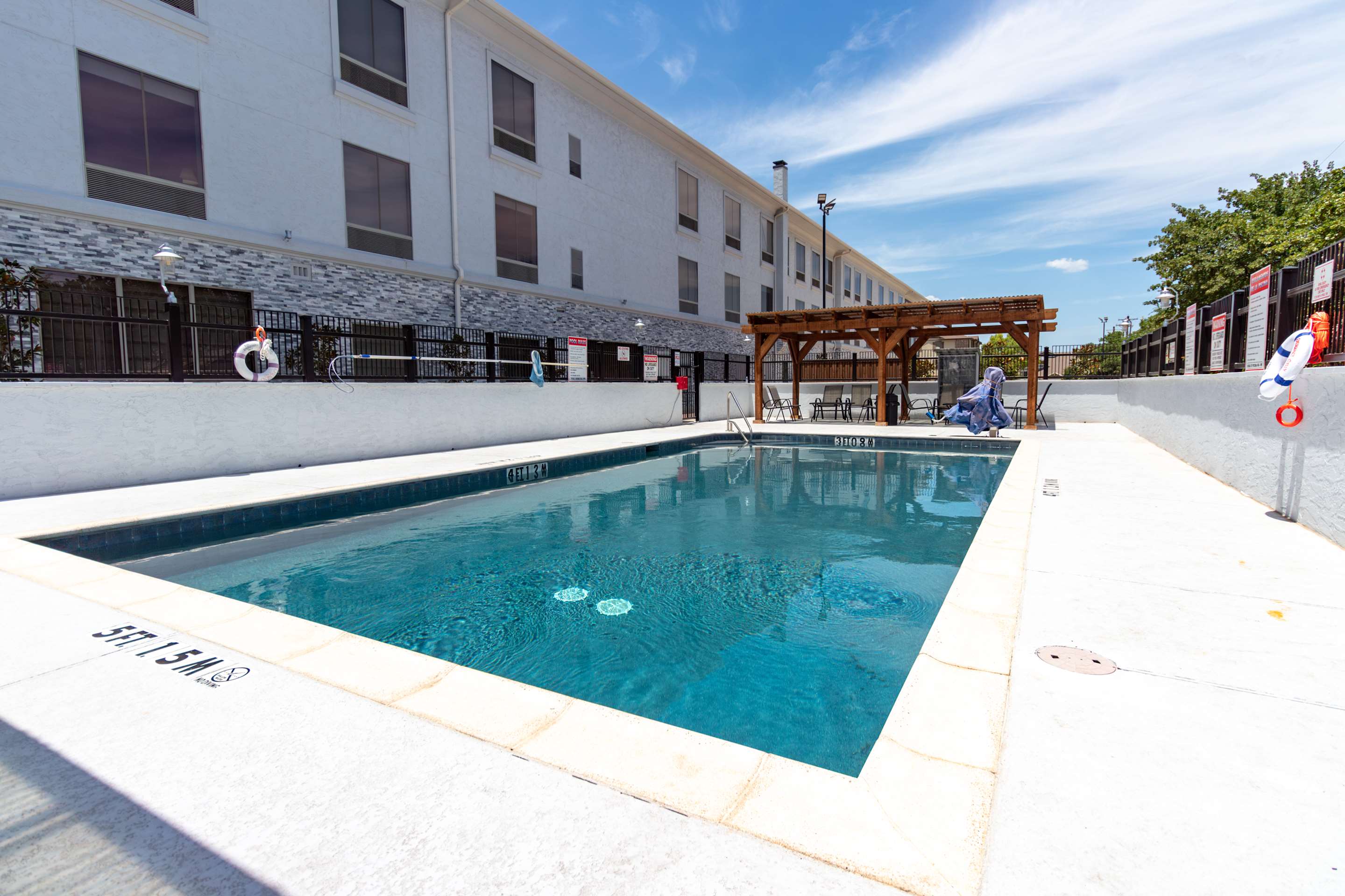 Pool | Hampton Inn & Suites Denton