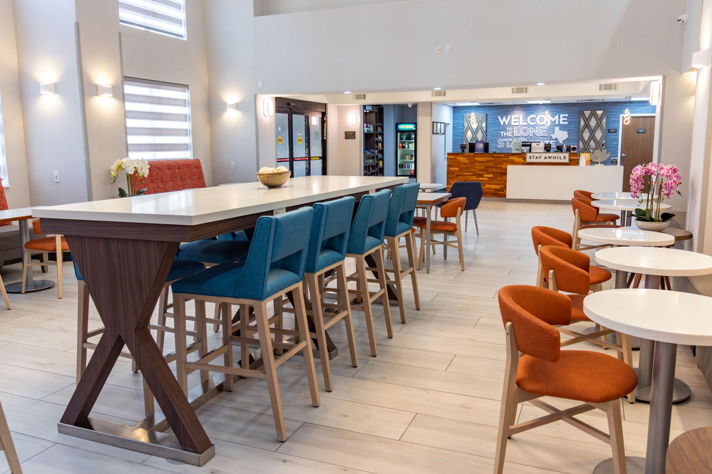 Breakfast Area | Hampton Inn & Suites Denton