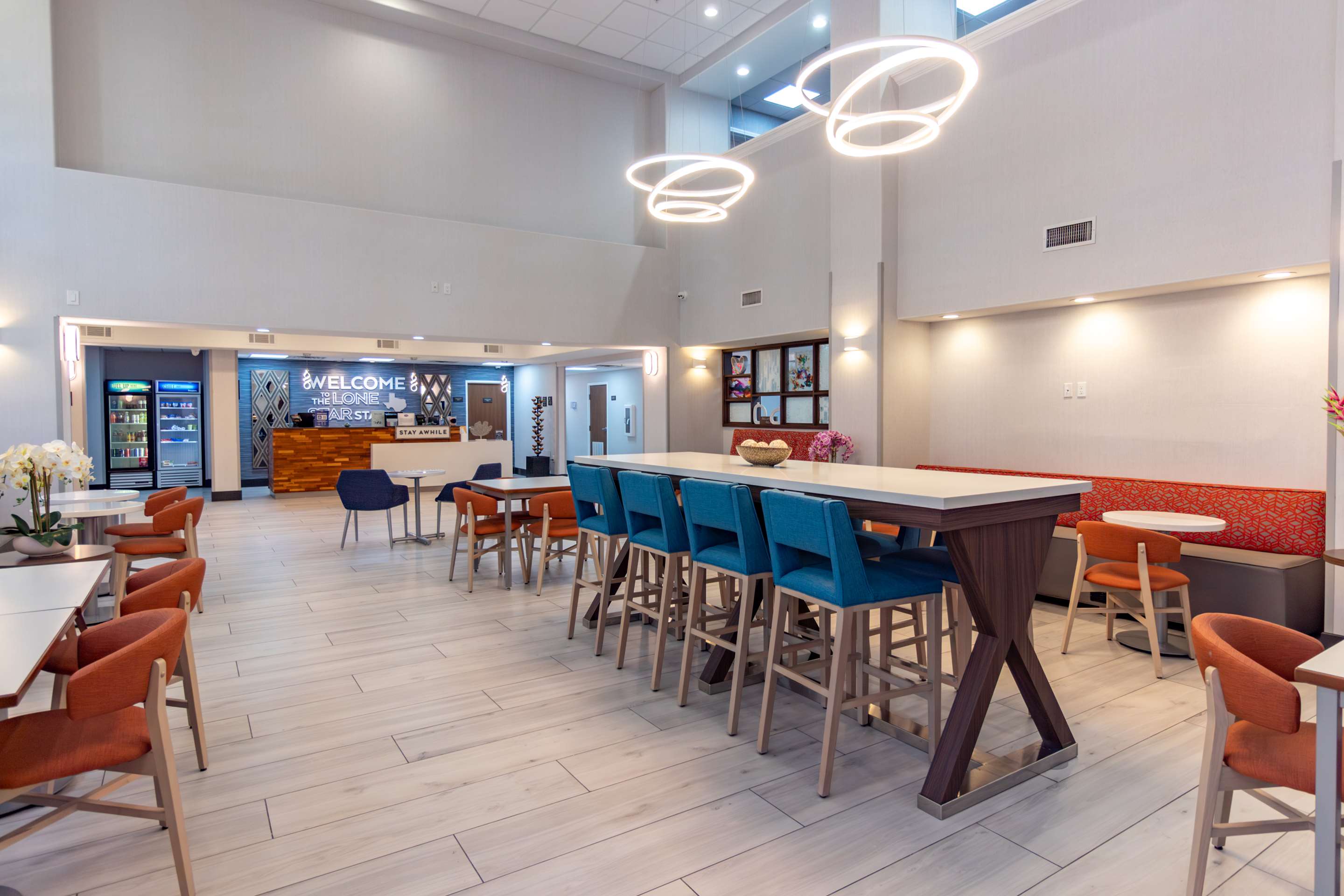 Breakfast Area | Hampton Inn & Suites Denton